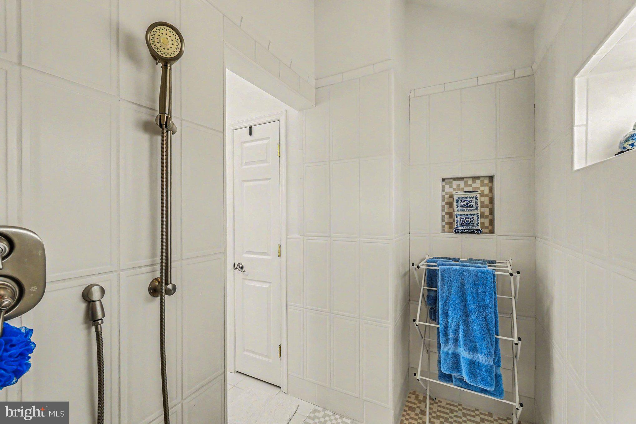 WEST VIEW SHORES - Residential