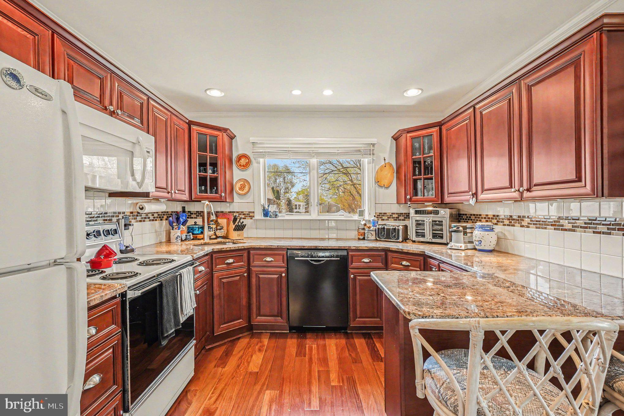 WEST VIEW SHORES - Residential