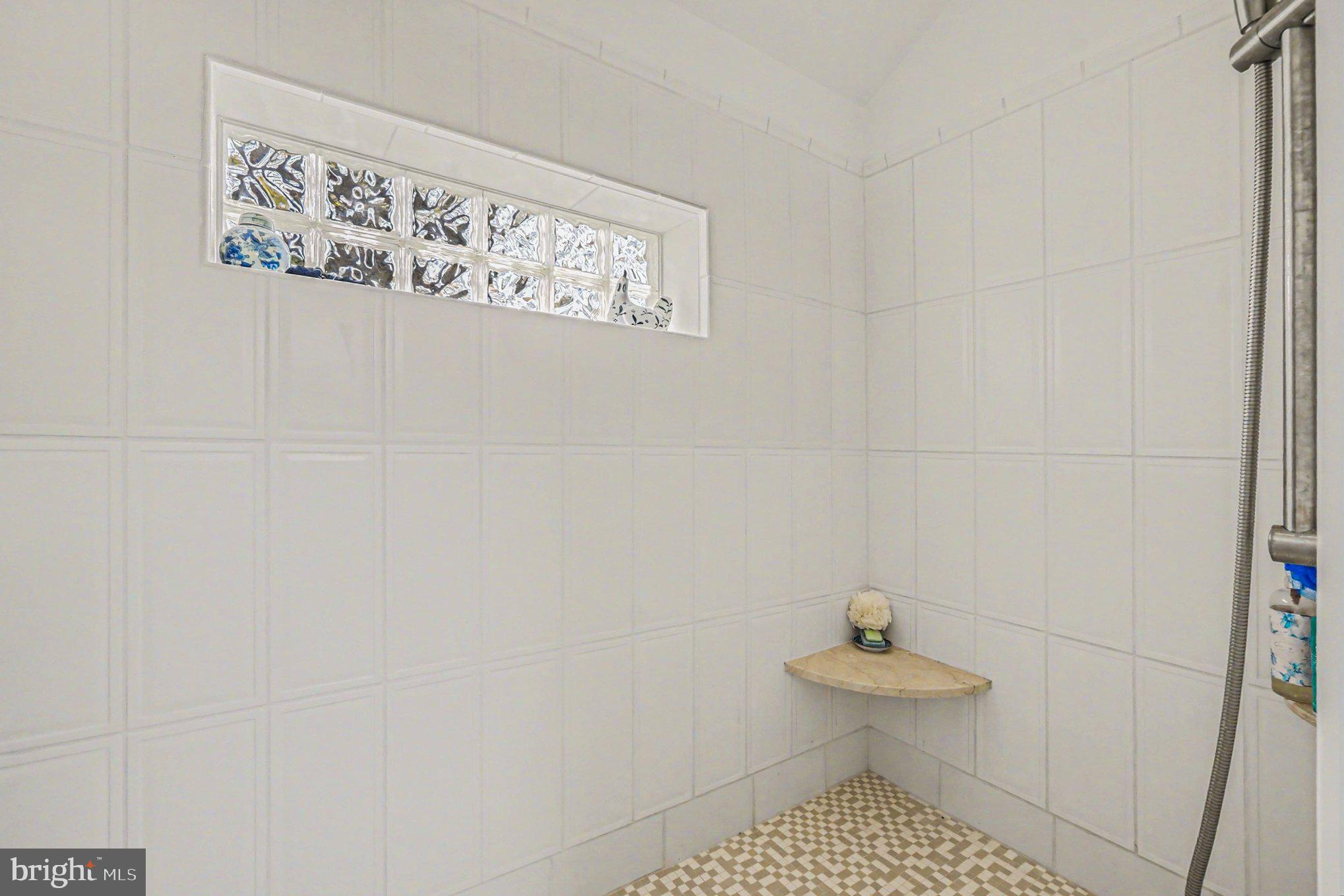 WEST VIEW SHORES - Residential