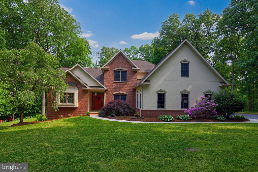 Photo of 230 ACORN LN, LITITZ, PA 17543 (MLS # PALA2035356)