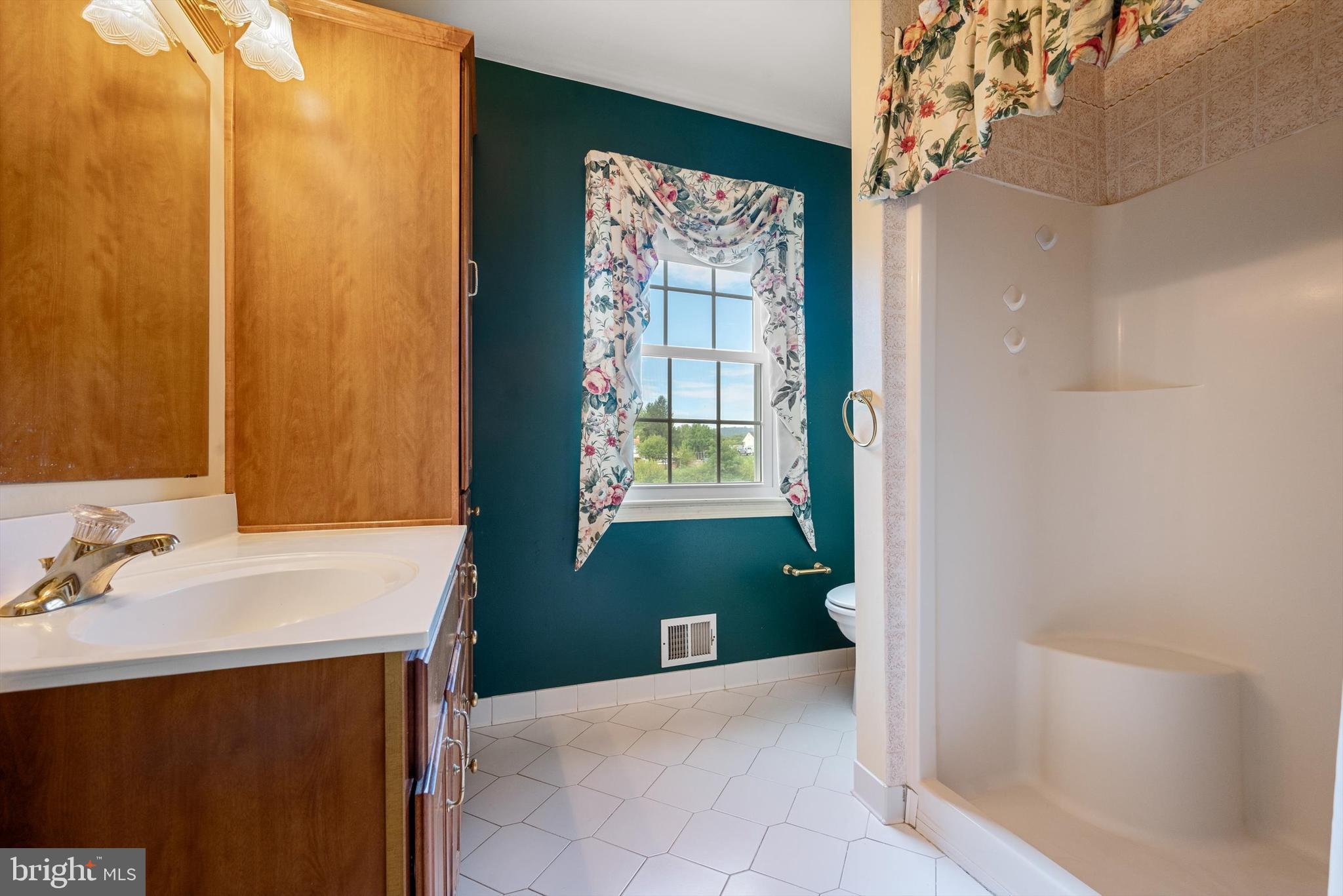 CRESCENT HILLS ESTATES - Residential