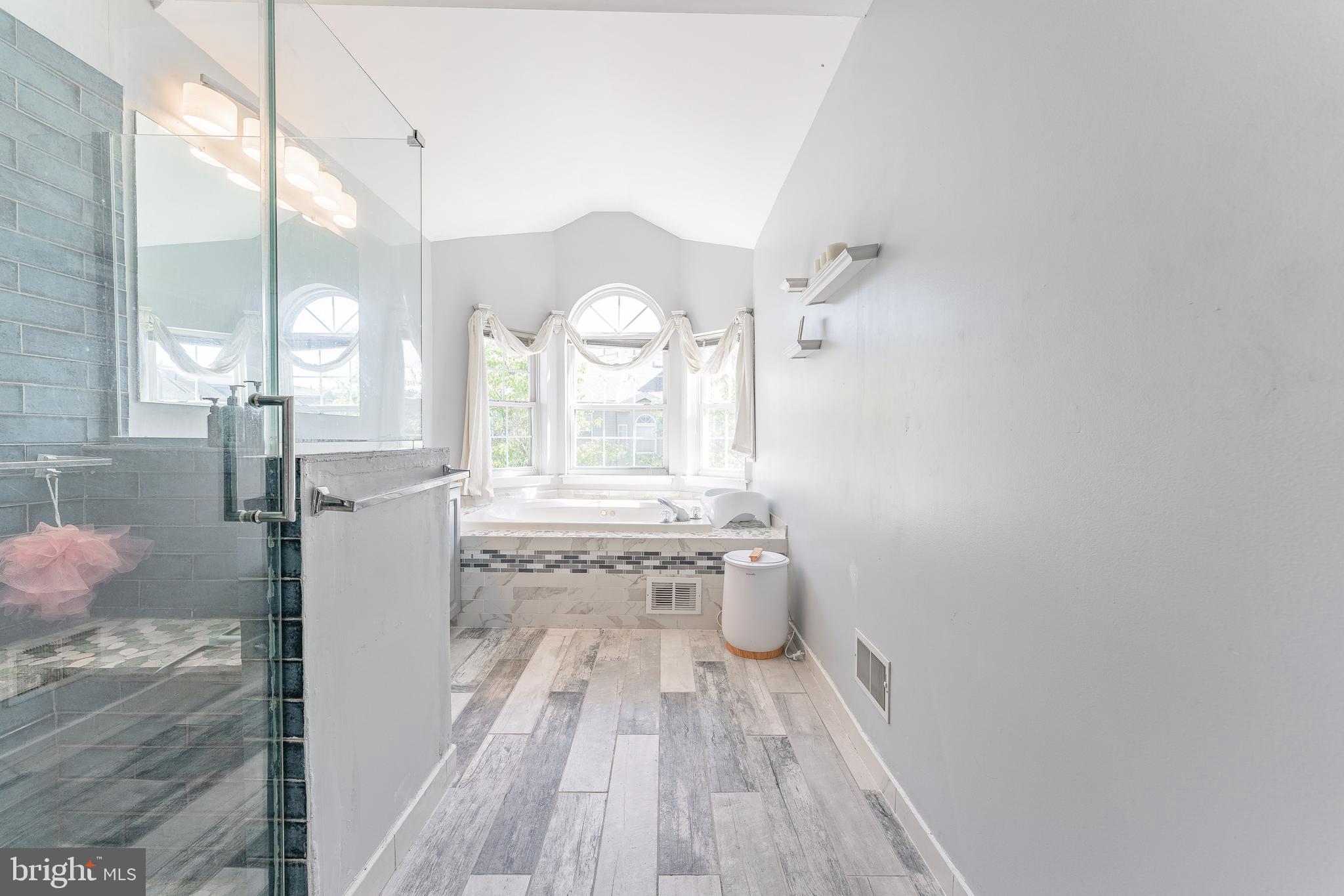 COLLEGE WOODS - Residential