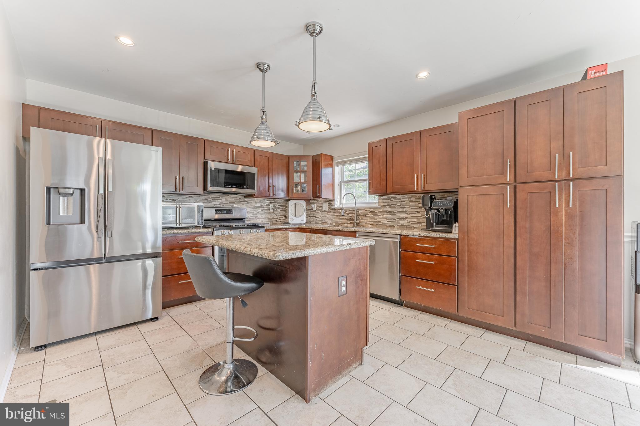 COLLEGE WOODS - Residential