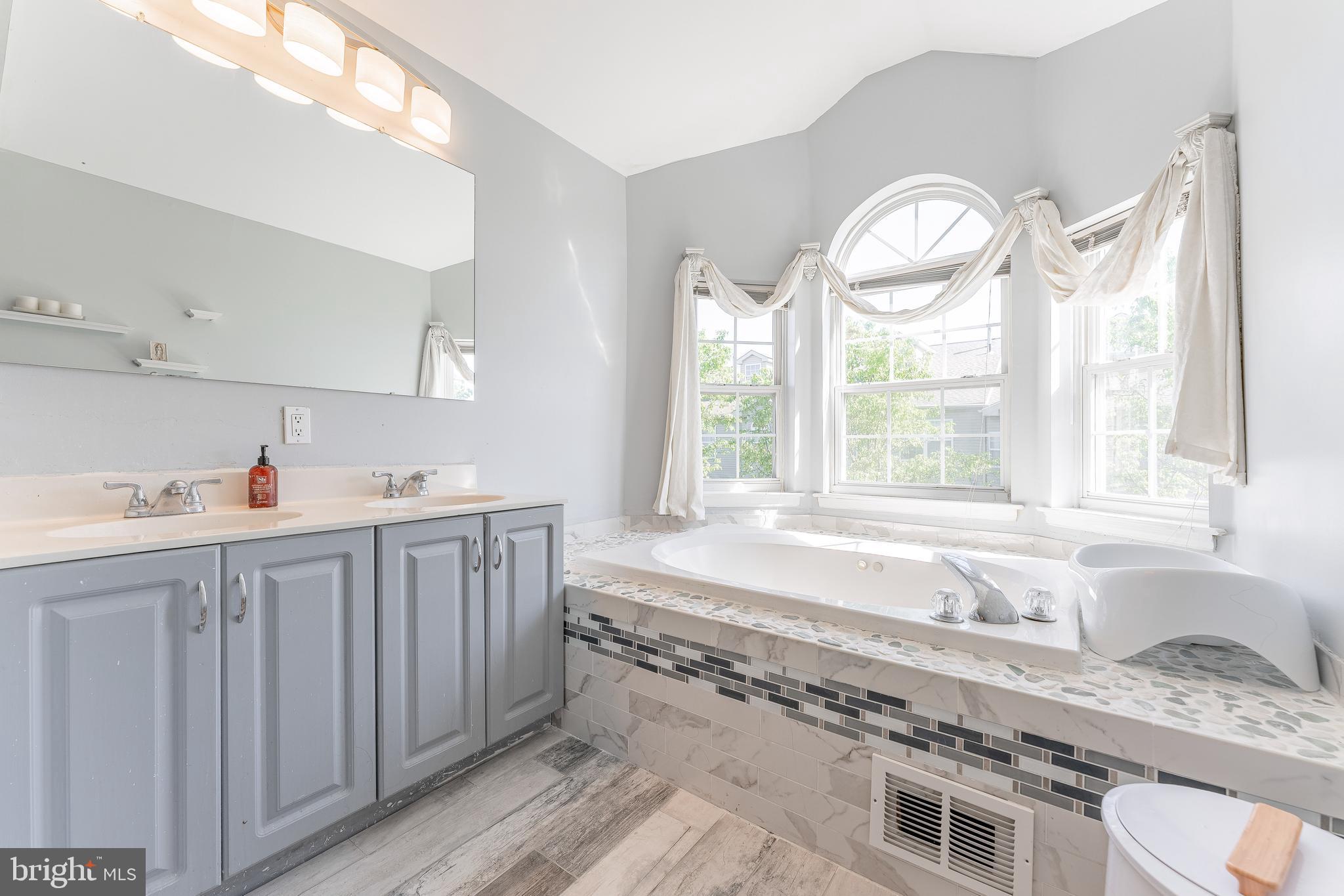 COLLEGE WOODS - Residential