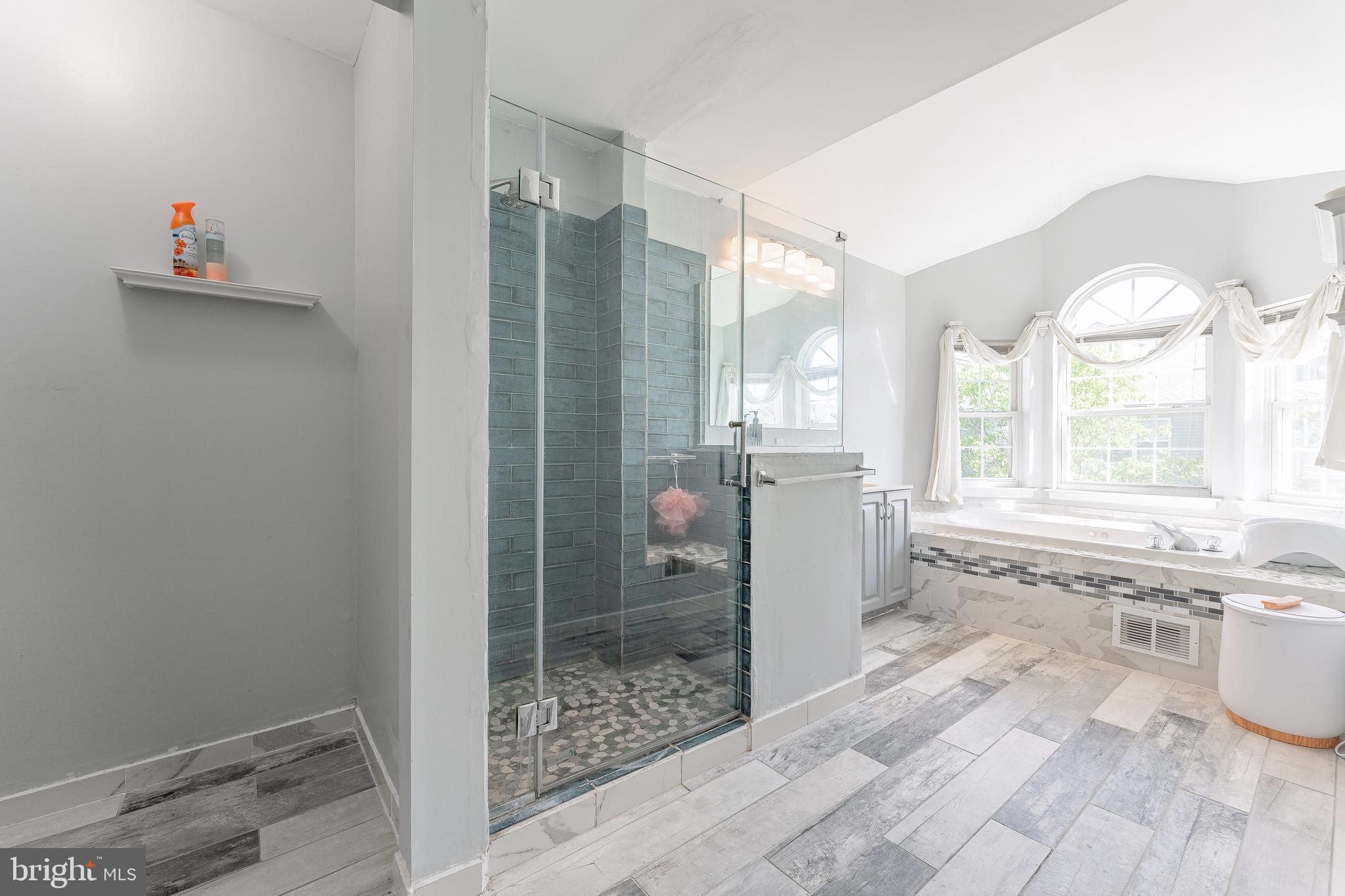 COLLEGE WOODS - Residential