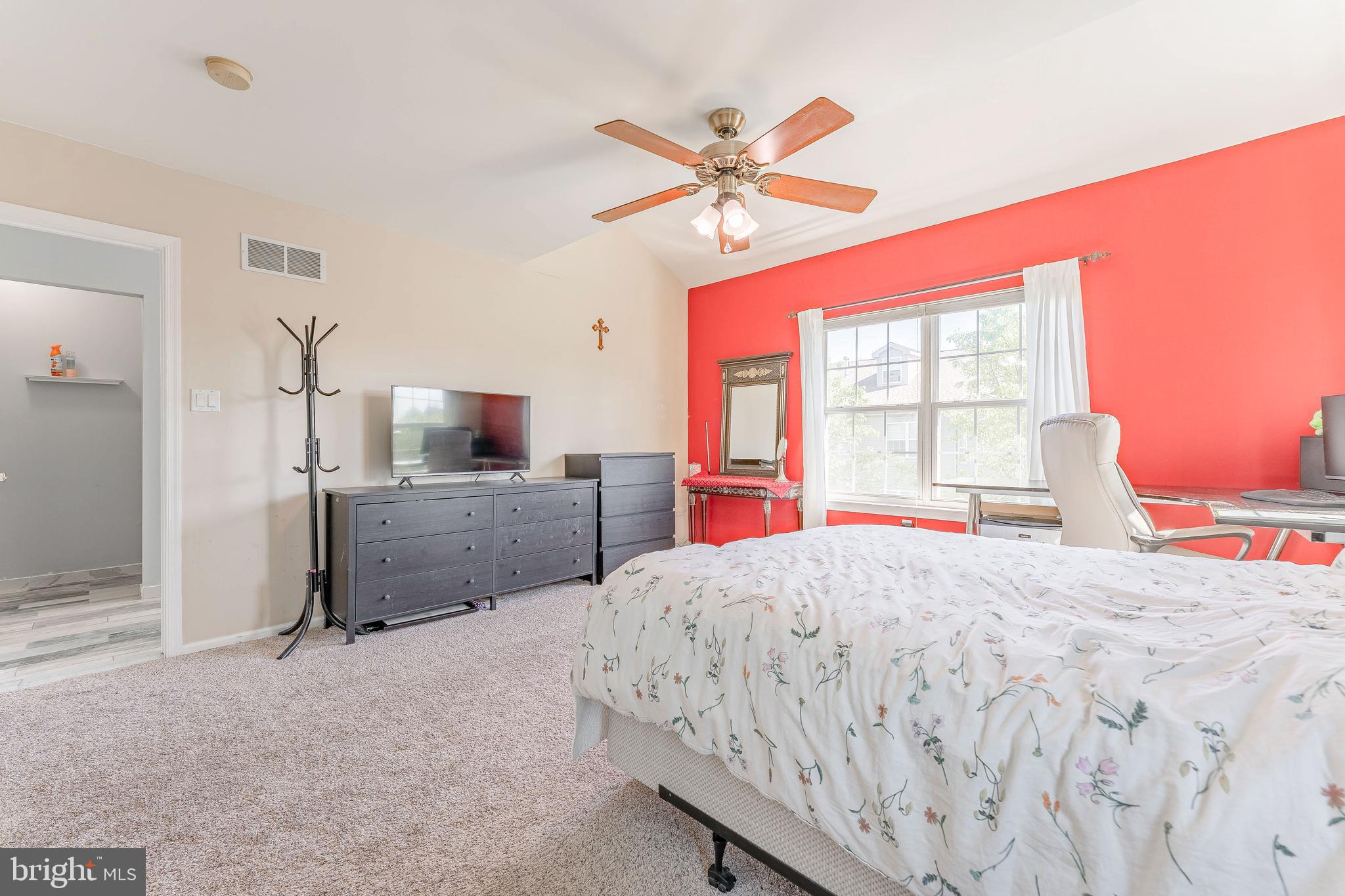 COLLEGE WOODS - Residential