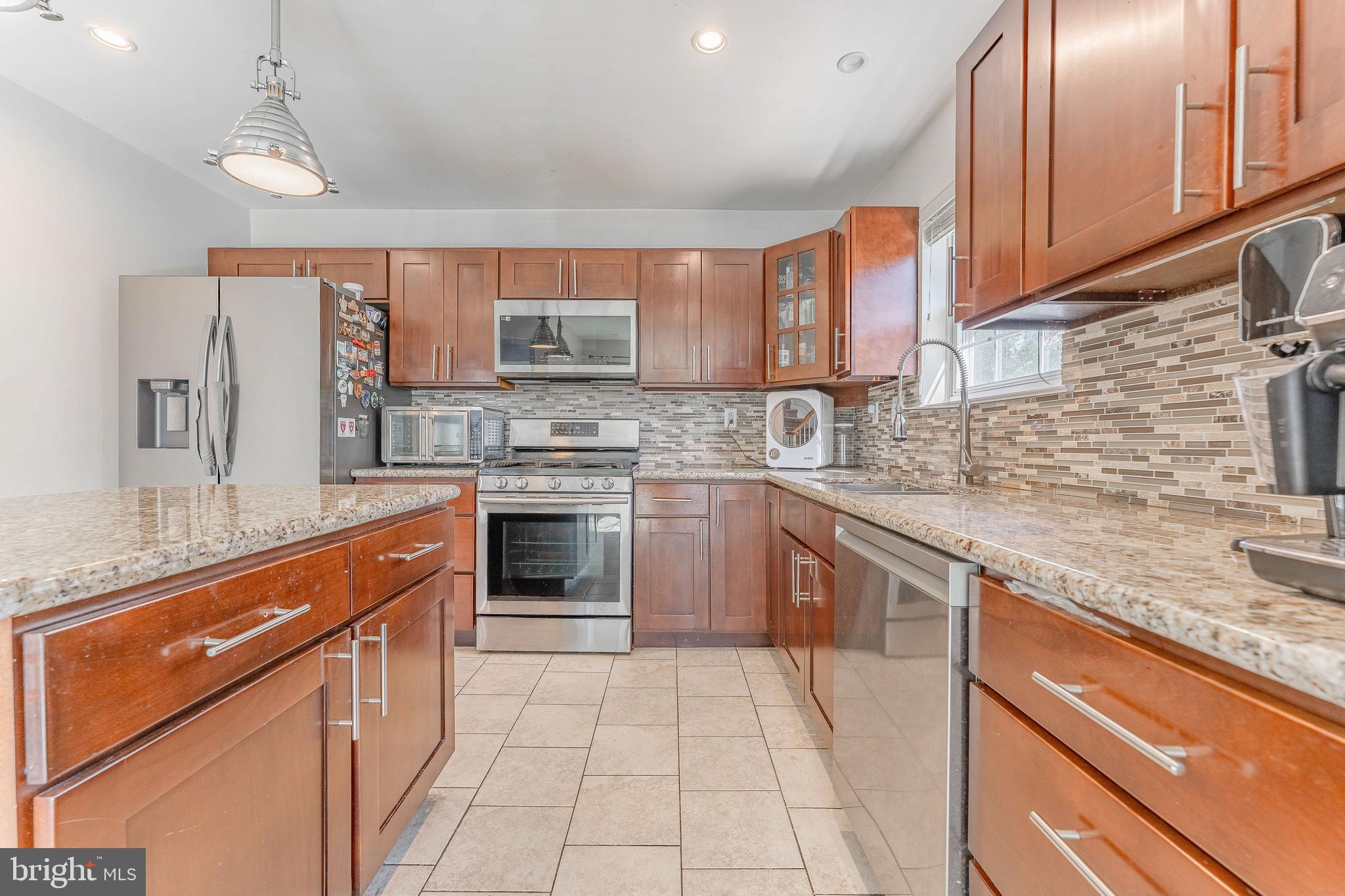 COLLEGE WOODS - Residential