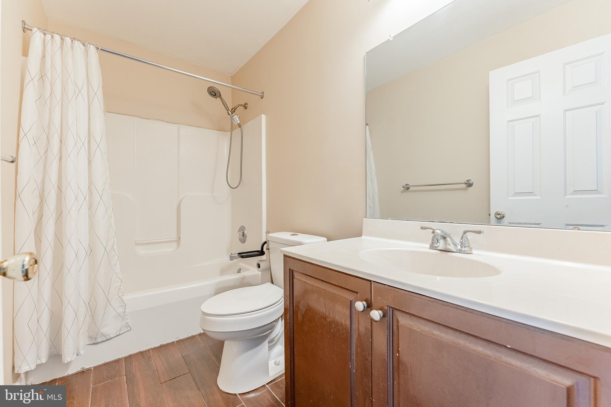 COLLEGE WOODS - Residential