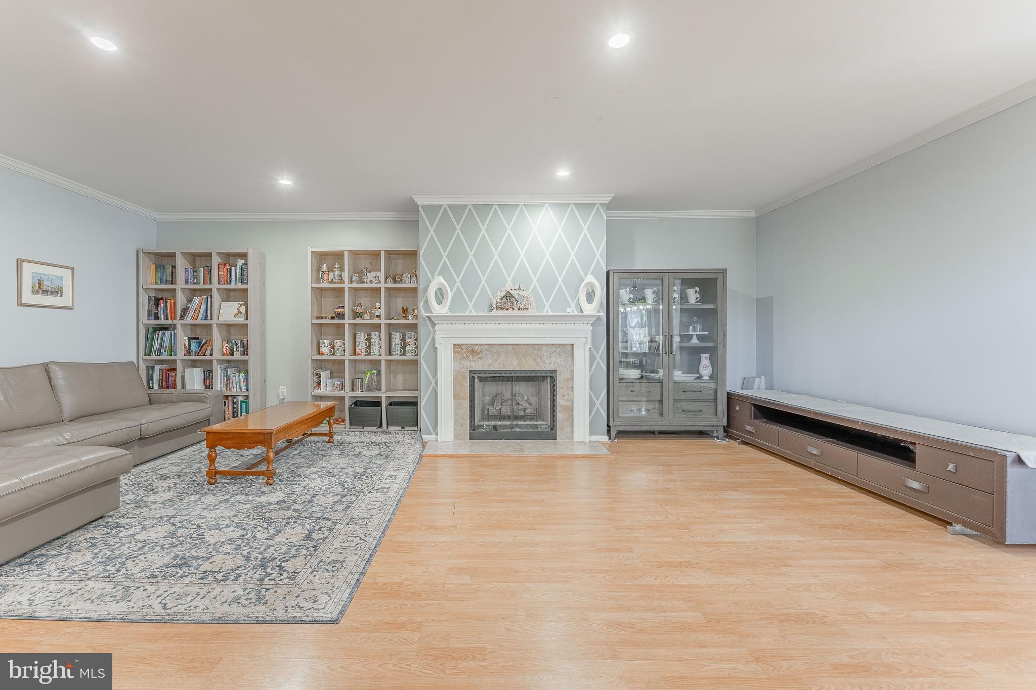 COLLEGE WOODS - Residential