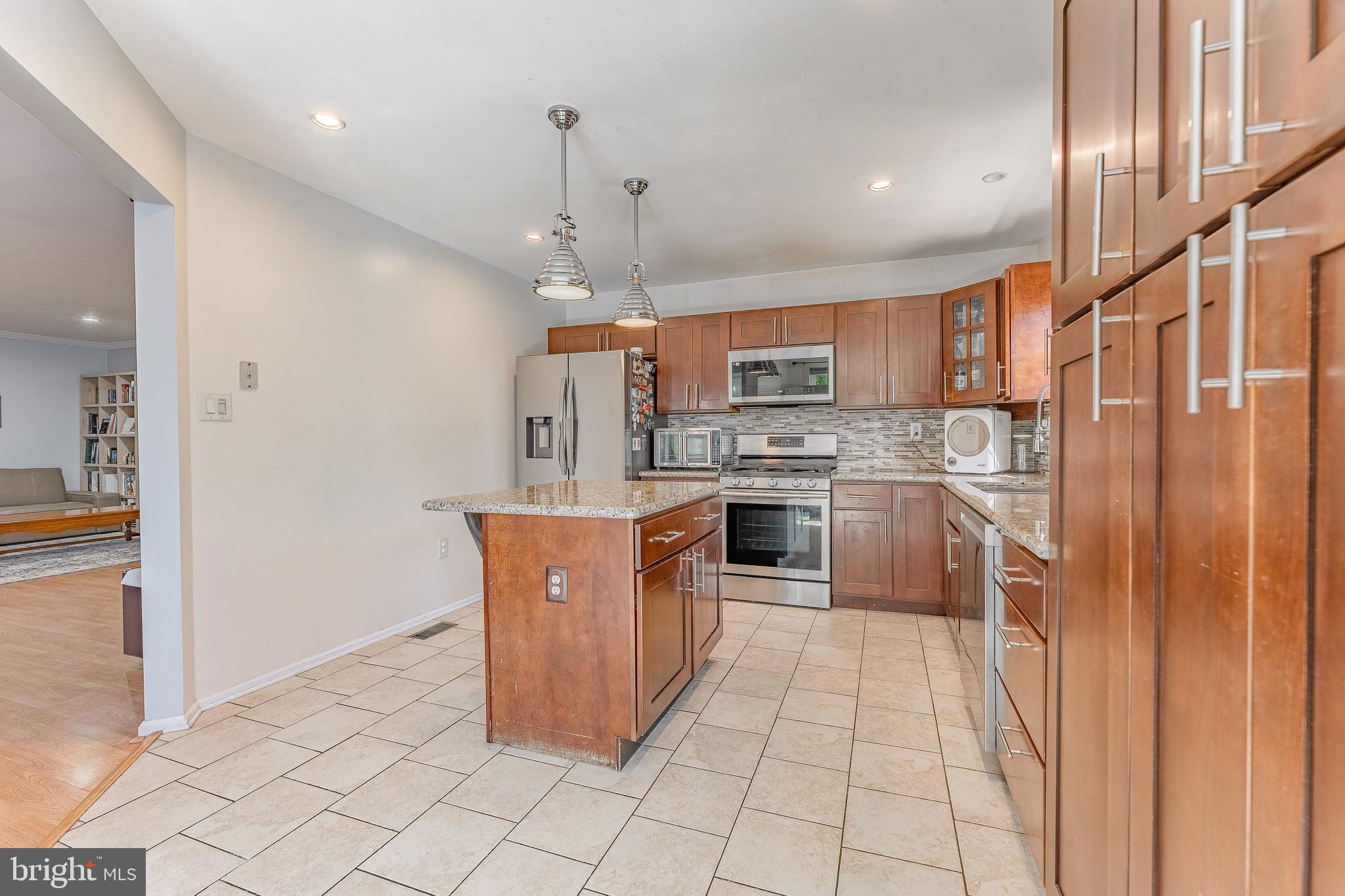 COLLEGE WOODS - Residential