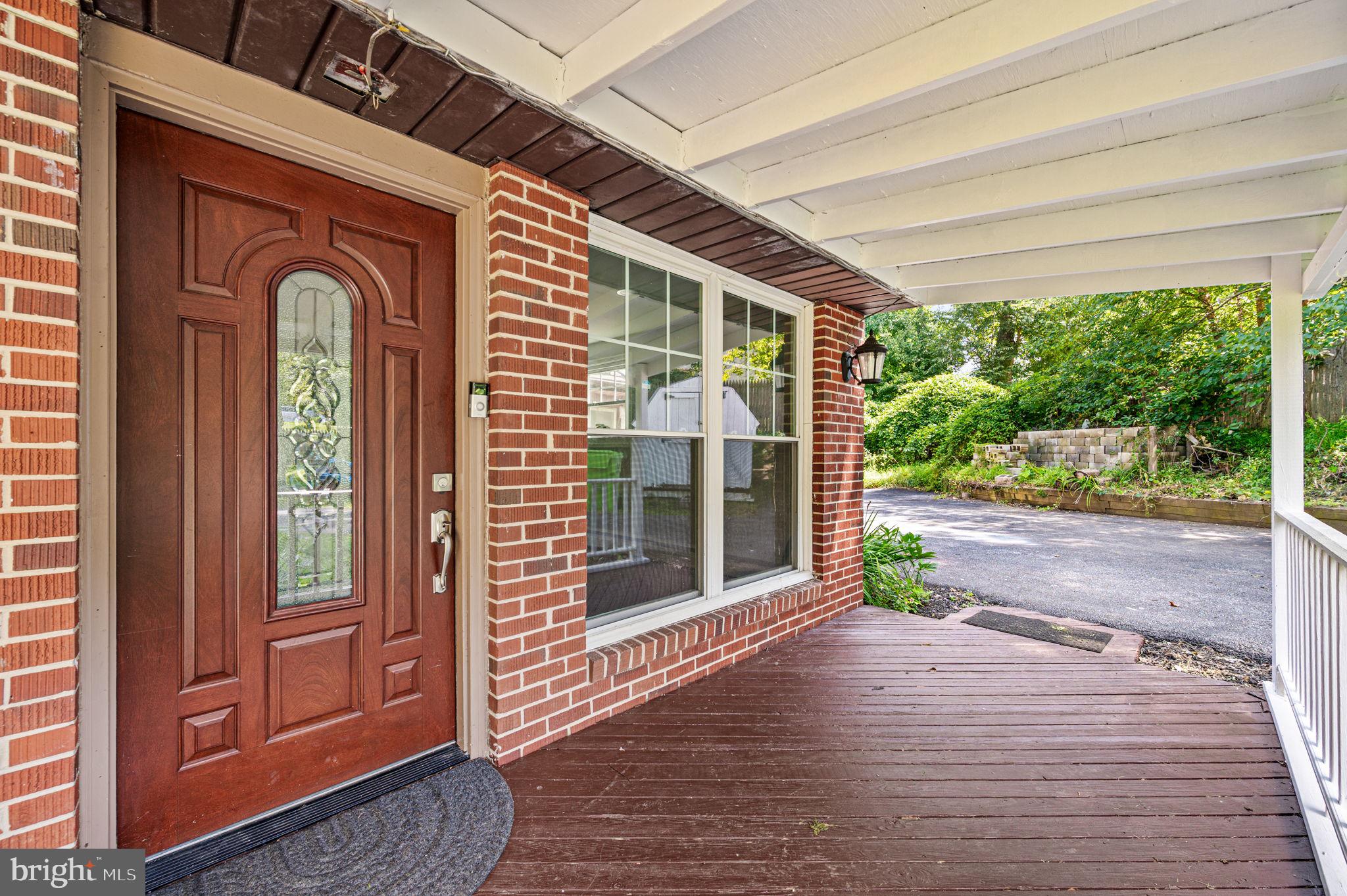 25 E PENNSBURY WAY