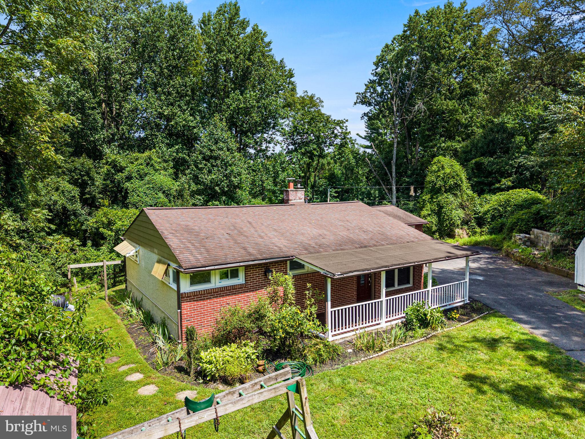 25 E PENNSBURY WAY