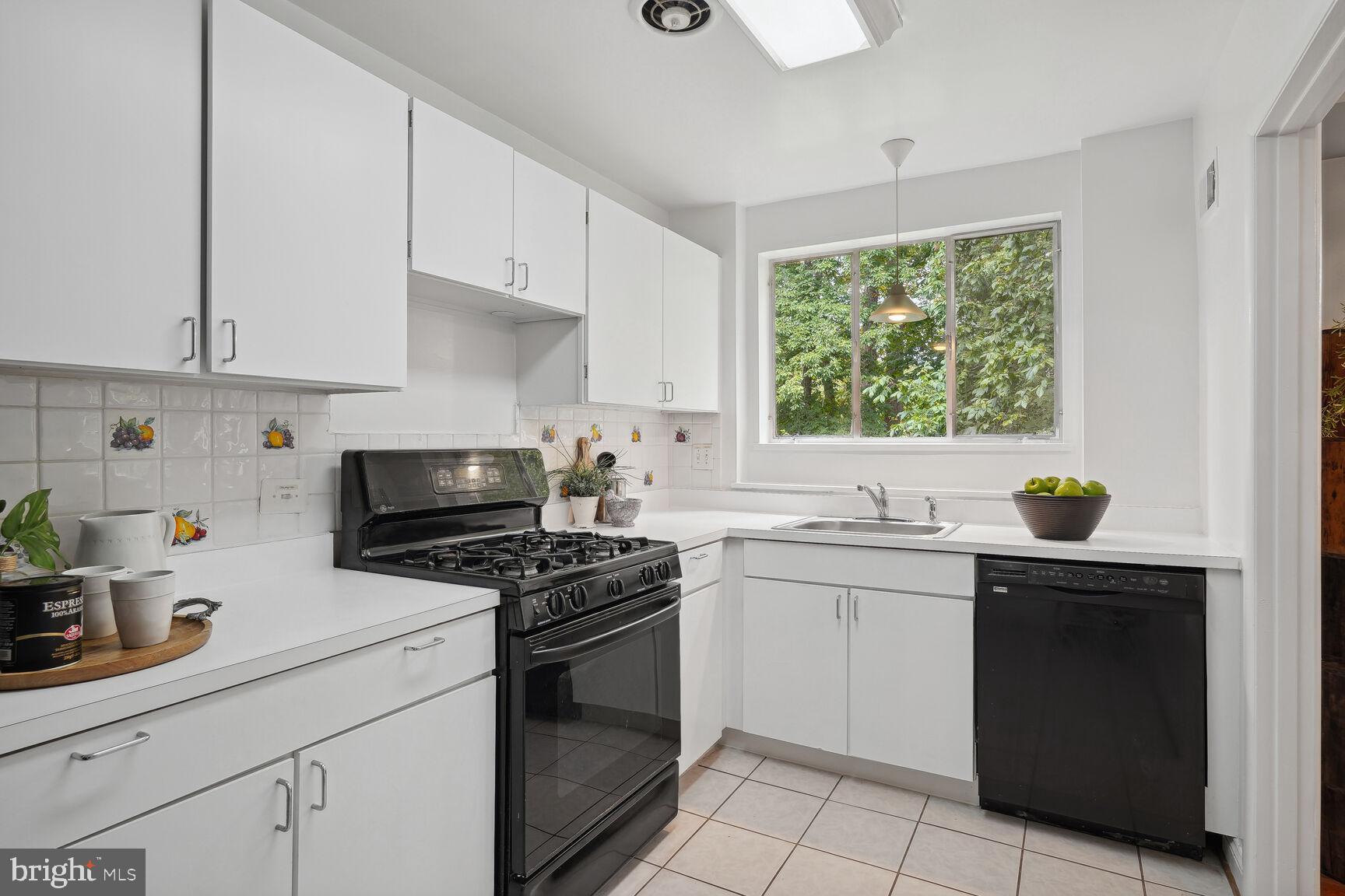 PARKSIDE CONDOMINIUMS - Residential