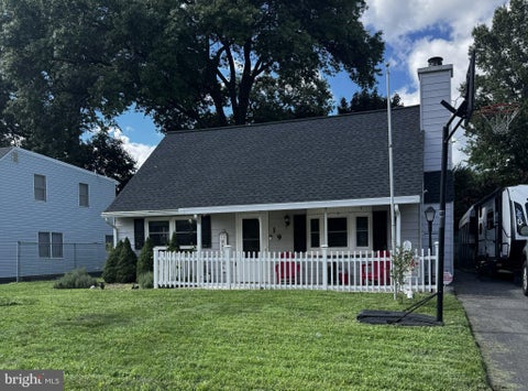 Photo of 19 Dunmore Avenue, EWING, NJ 08618 (MLS # NJME2083838)