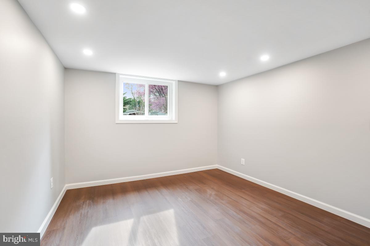 LONG MEADOWS - Residential