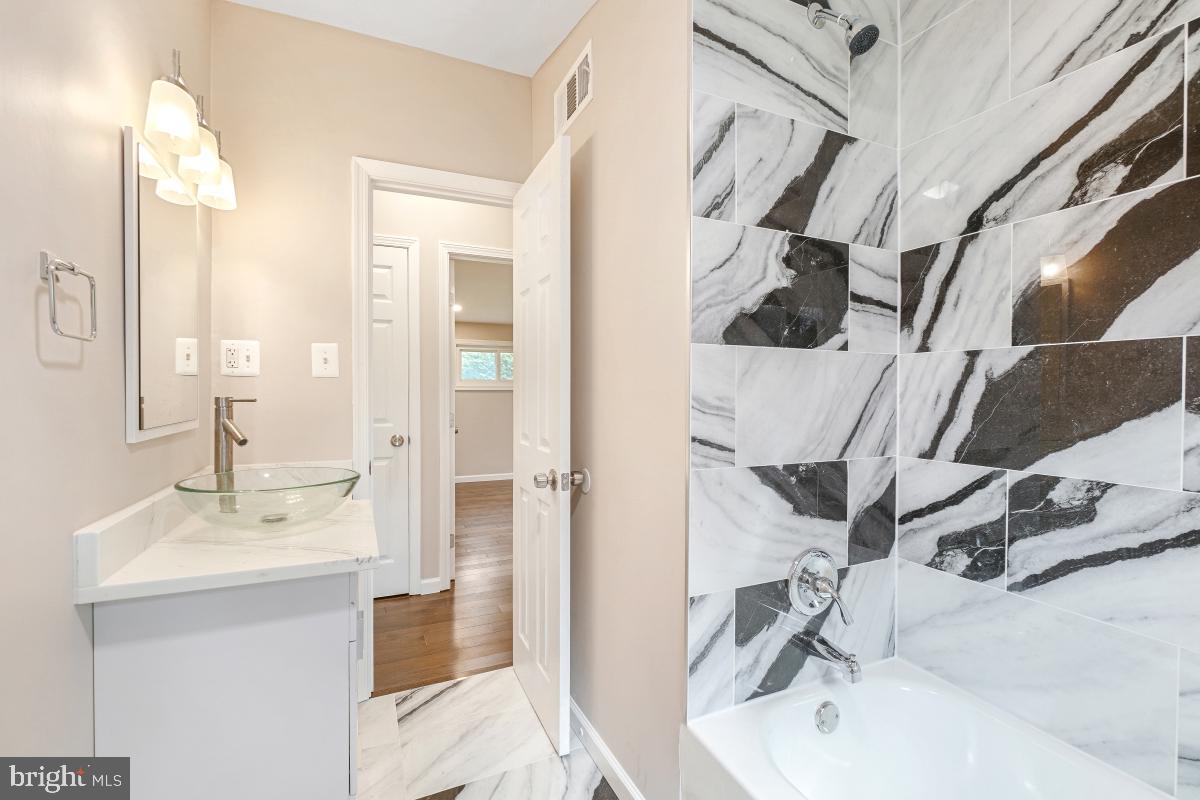 LONG MEADOWS - Residential