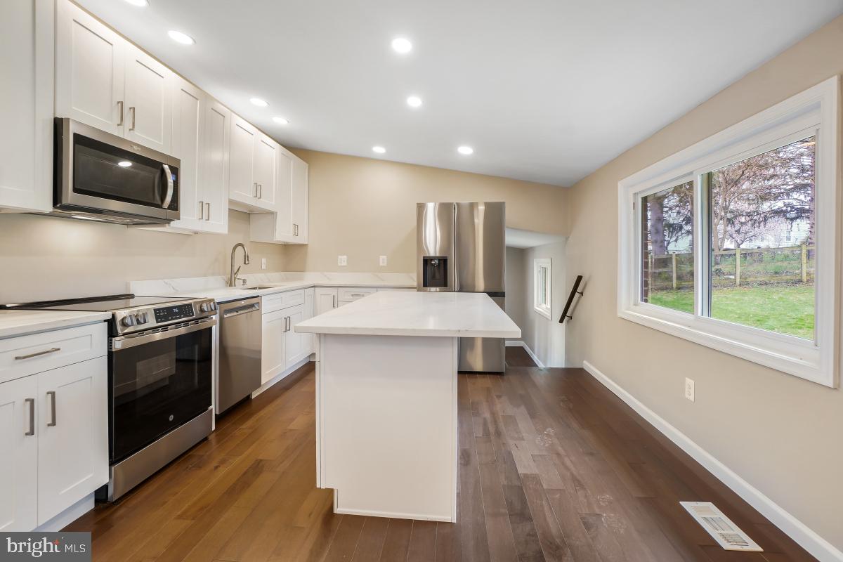 LONG MEADOWS - Residential