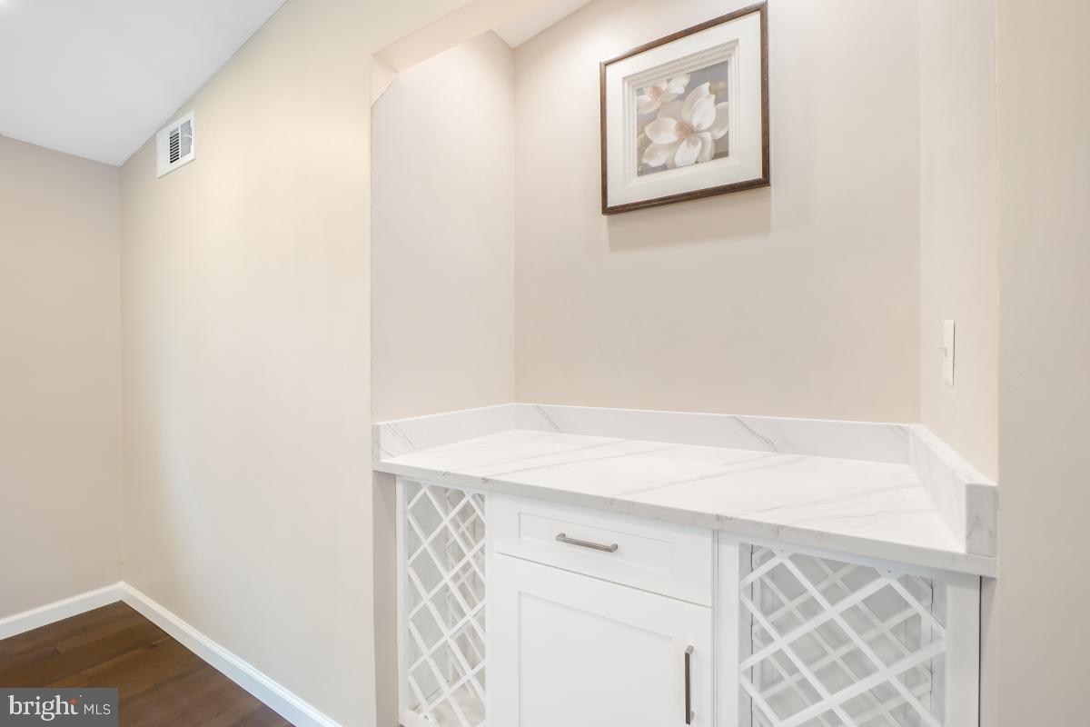 LONG MEADOWS - Residential