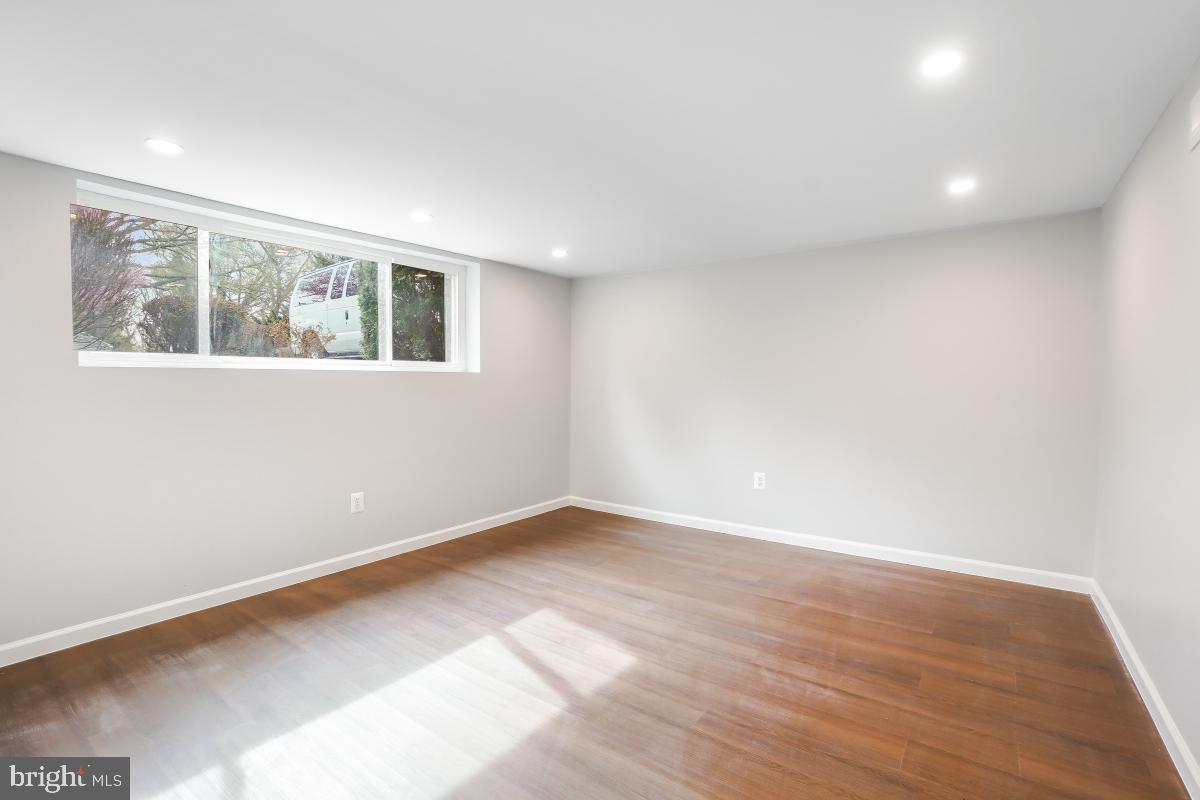 LONG MEADOWS - Residential