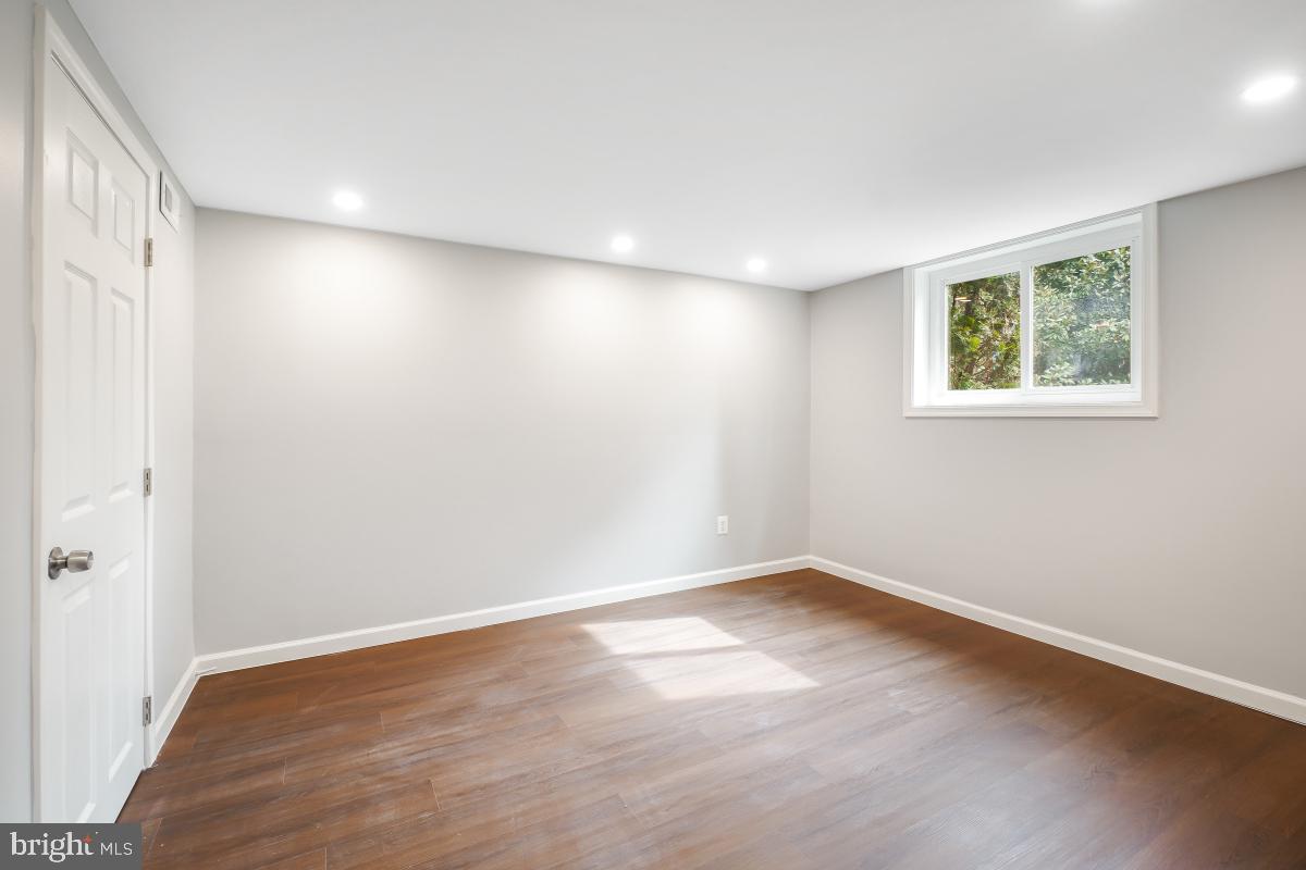 LONG MEADOWS - Residential