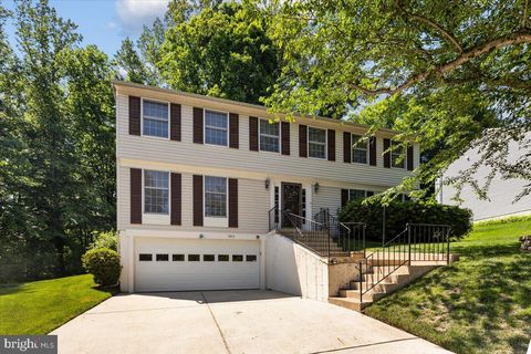 Photo of 7805 Roundabout Way, SPRINGFIELD, VA 22153 (MLS # VAFX2310010)