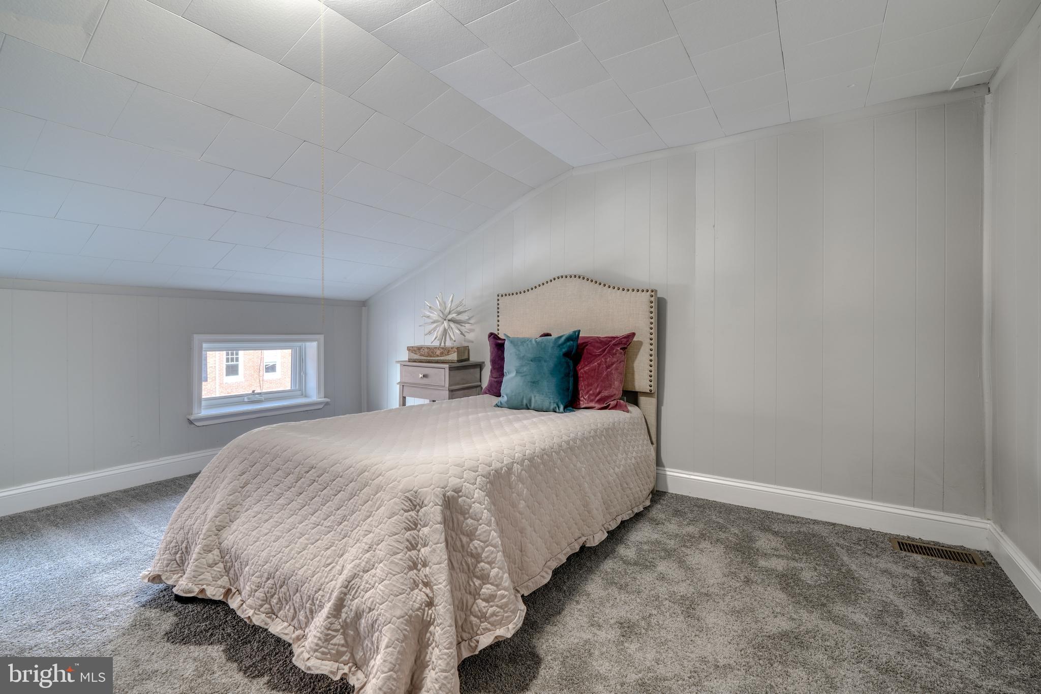 HOLLINS MARKET - Residential