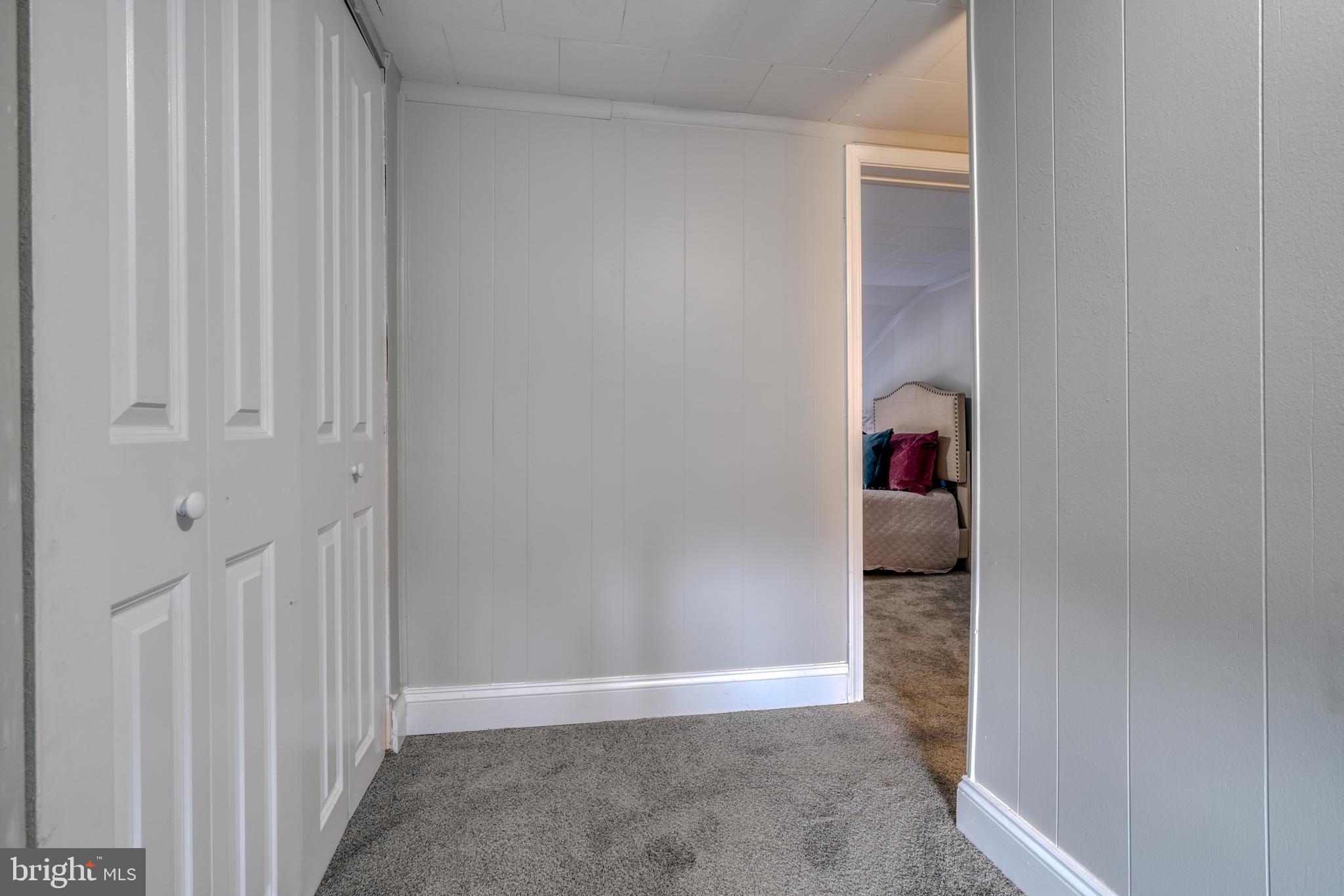 HOLLINS MARKET - Residential