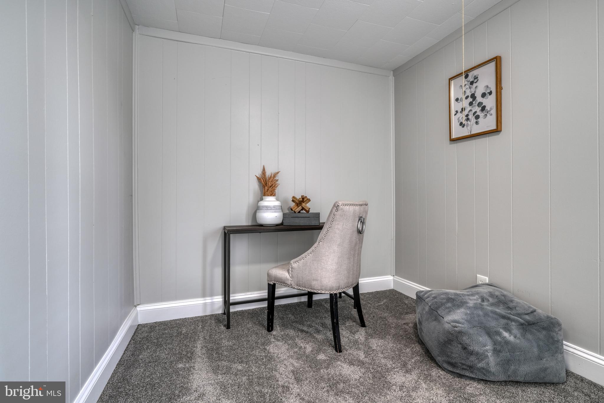 HOLLINS MARKET - Residential