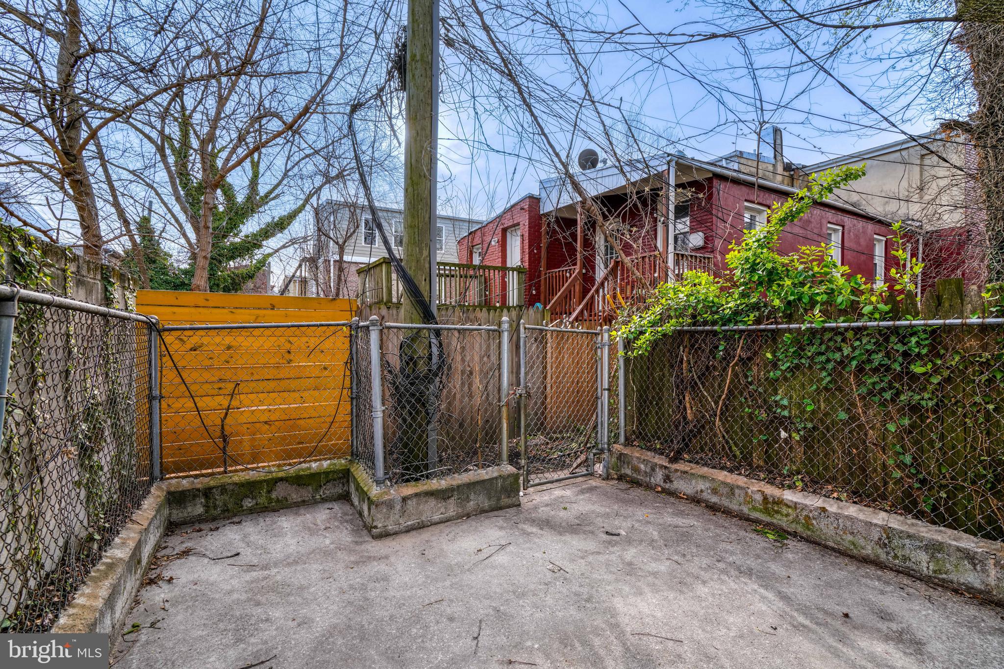 HOLLINS MARKET - Residential