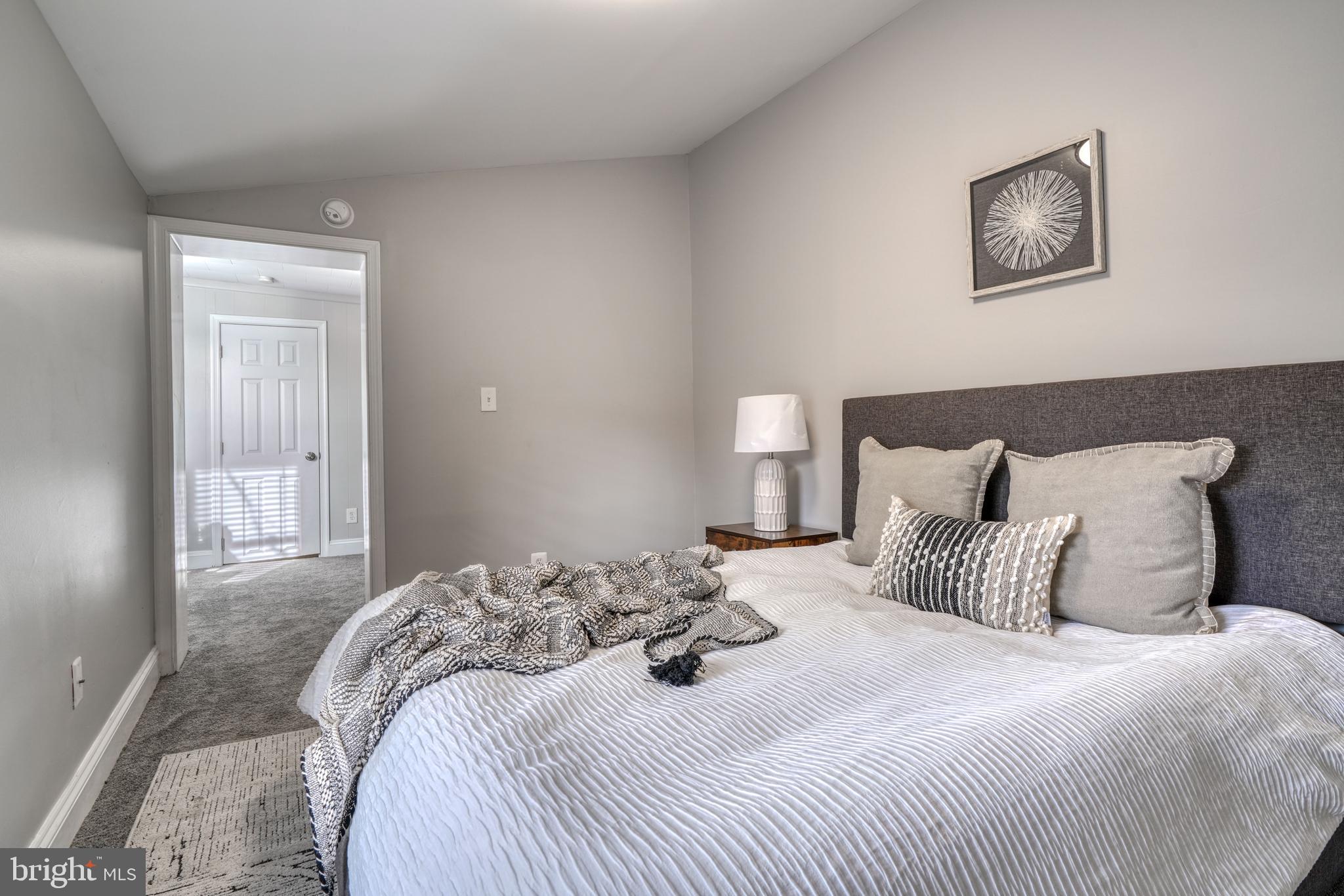 HOLLINS MARKET - Residential