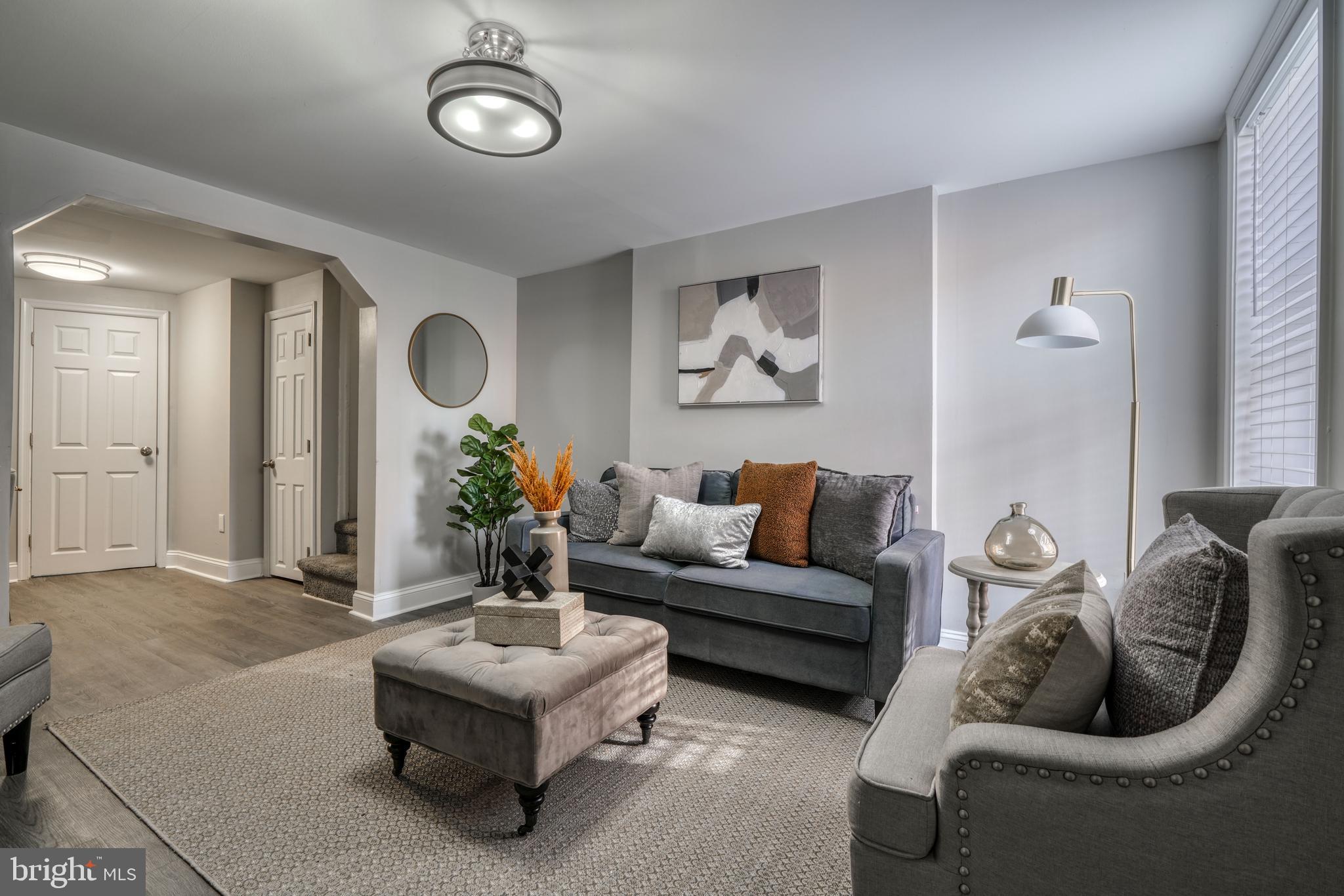 HOLLINS MARKET - Residential