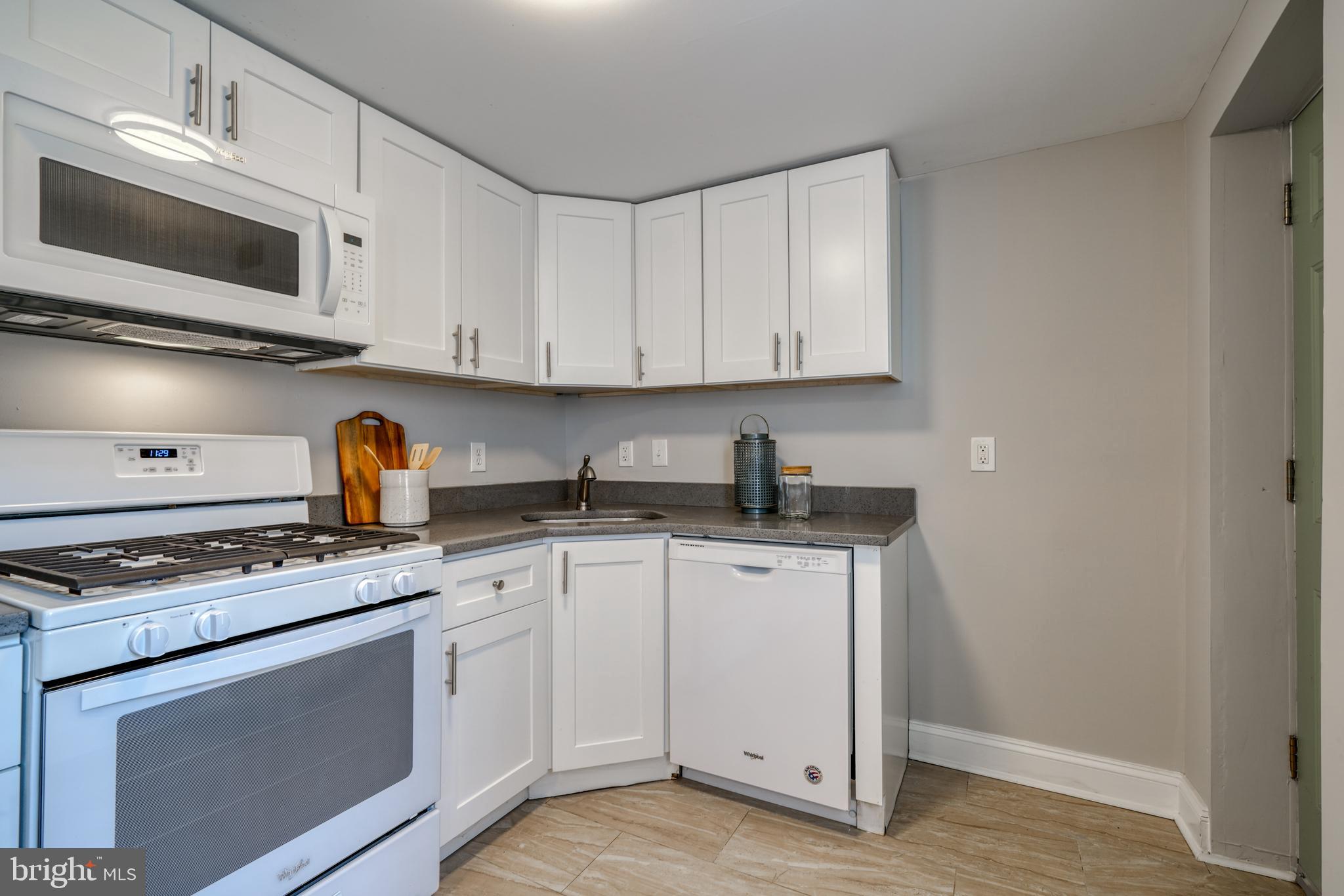 HOLLINS MARKET - Residential