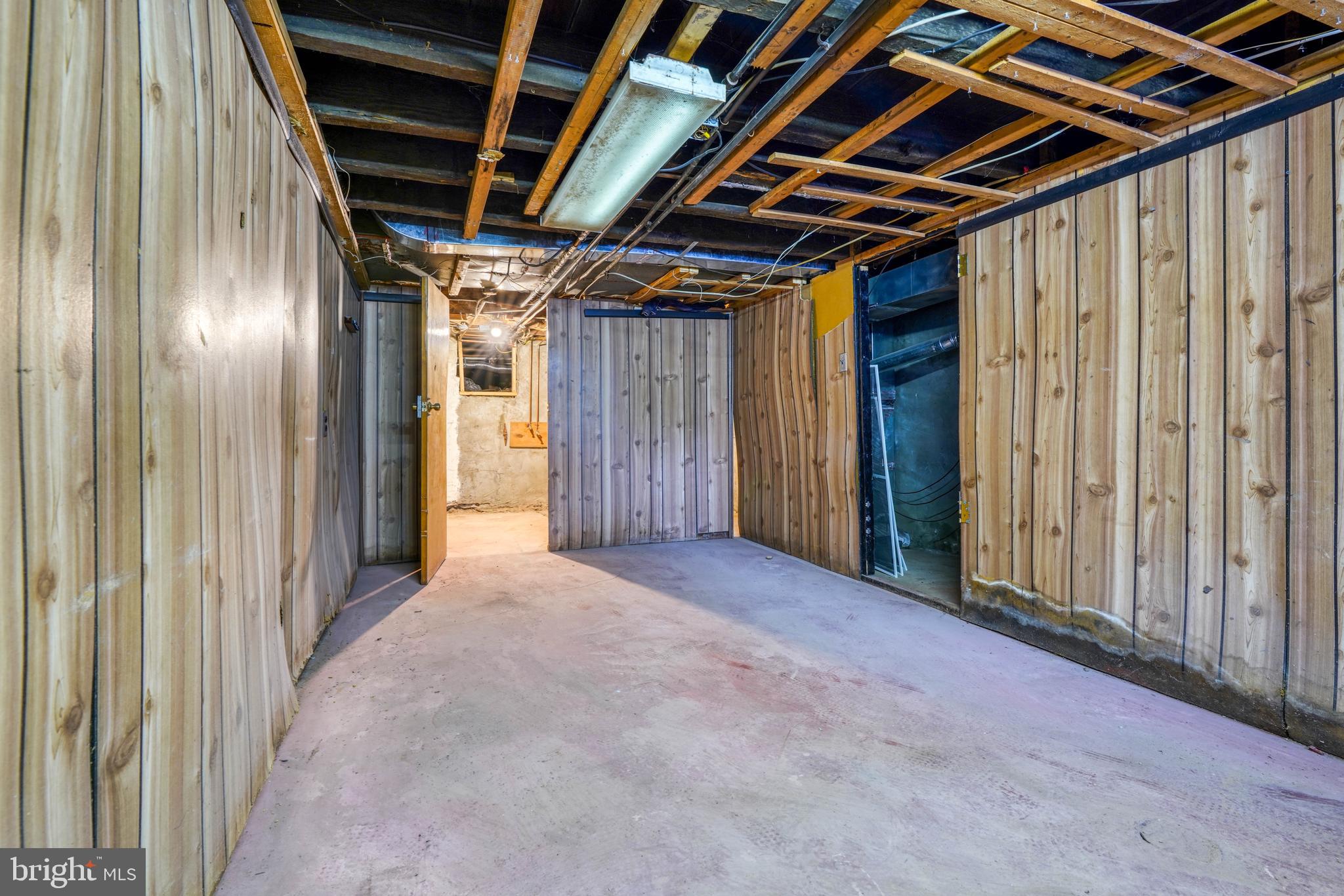 HOLLINS MARKET - Residential