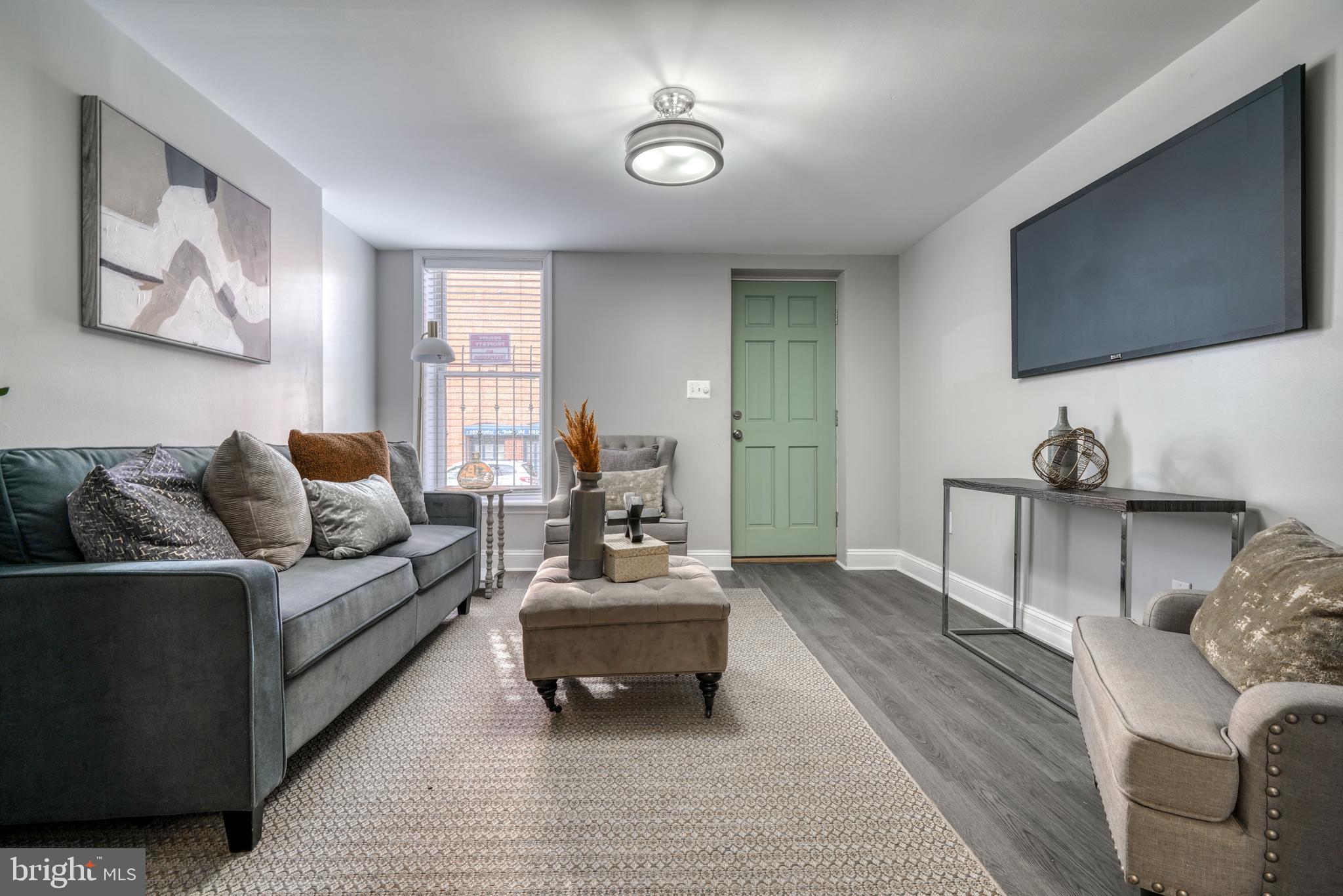 HOLLINS MARKET - Residential