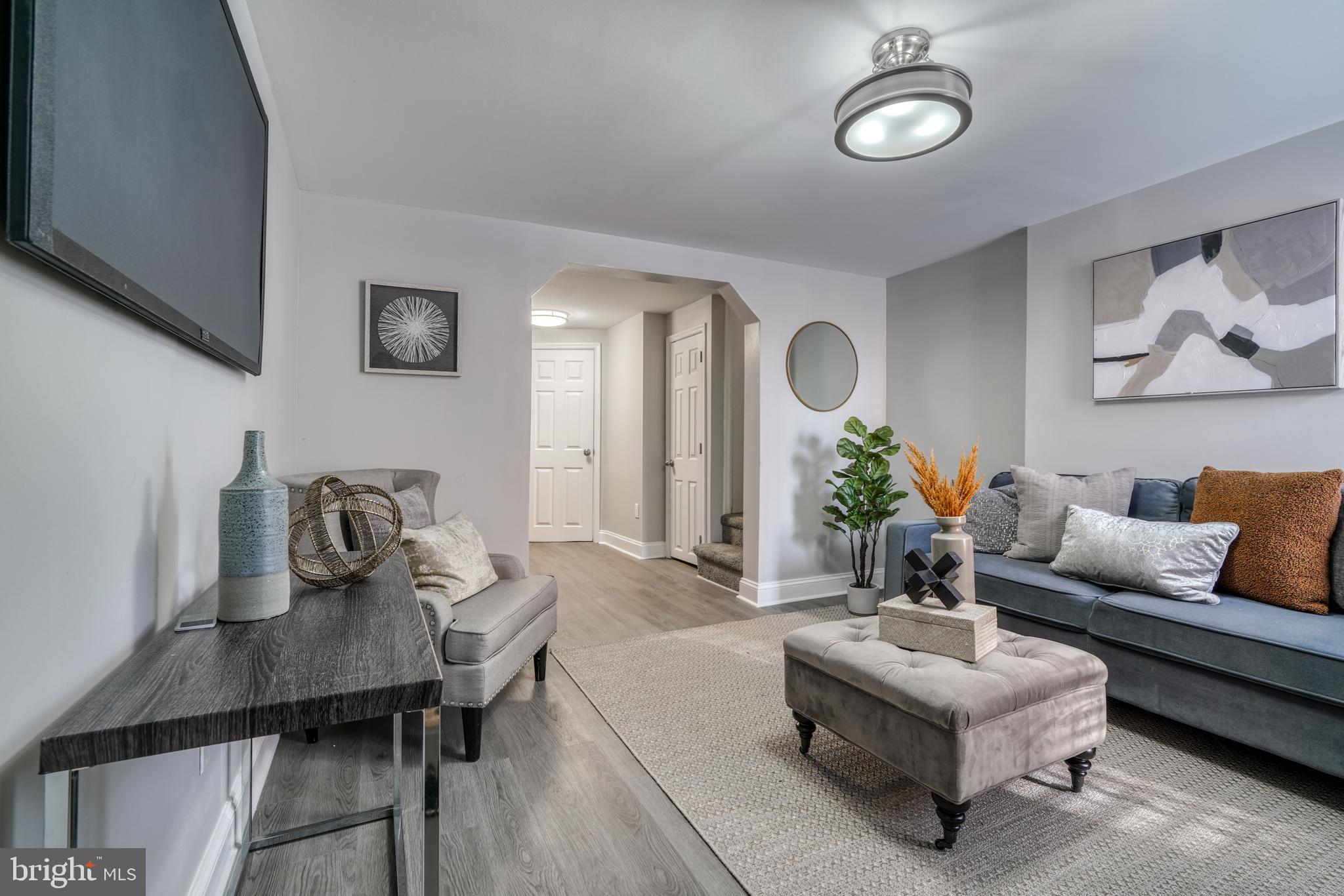 HOLLINS MARKET - Residential