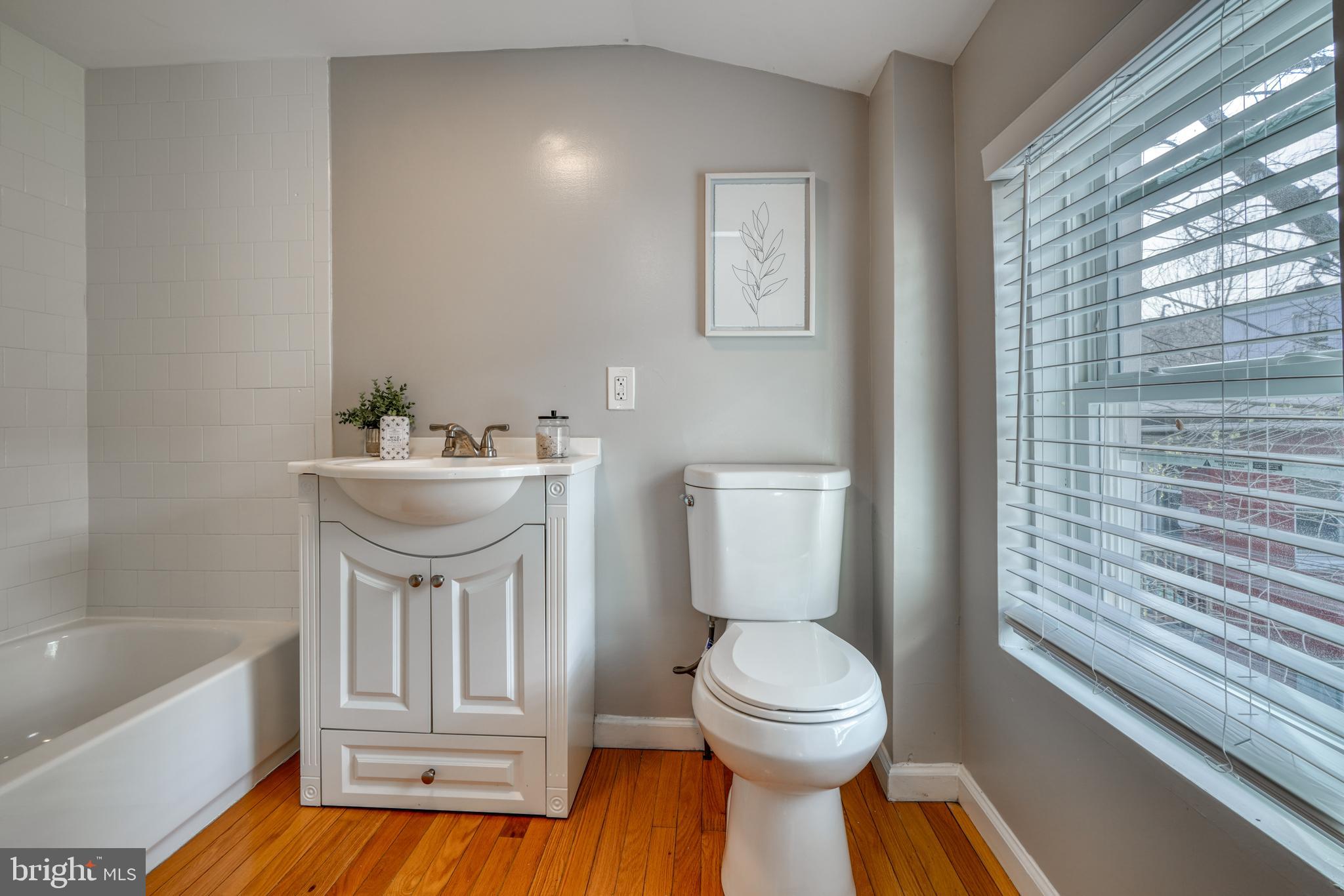 HOLLINS MARKET - Residential