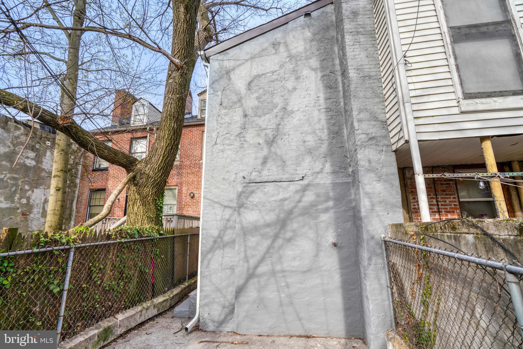 HOLLINS MARKET - Residential