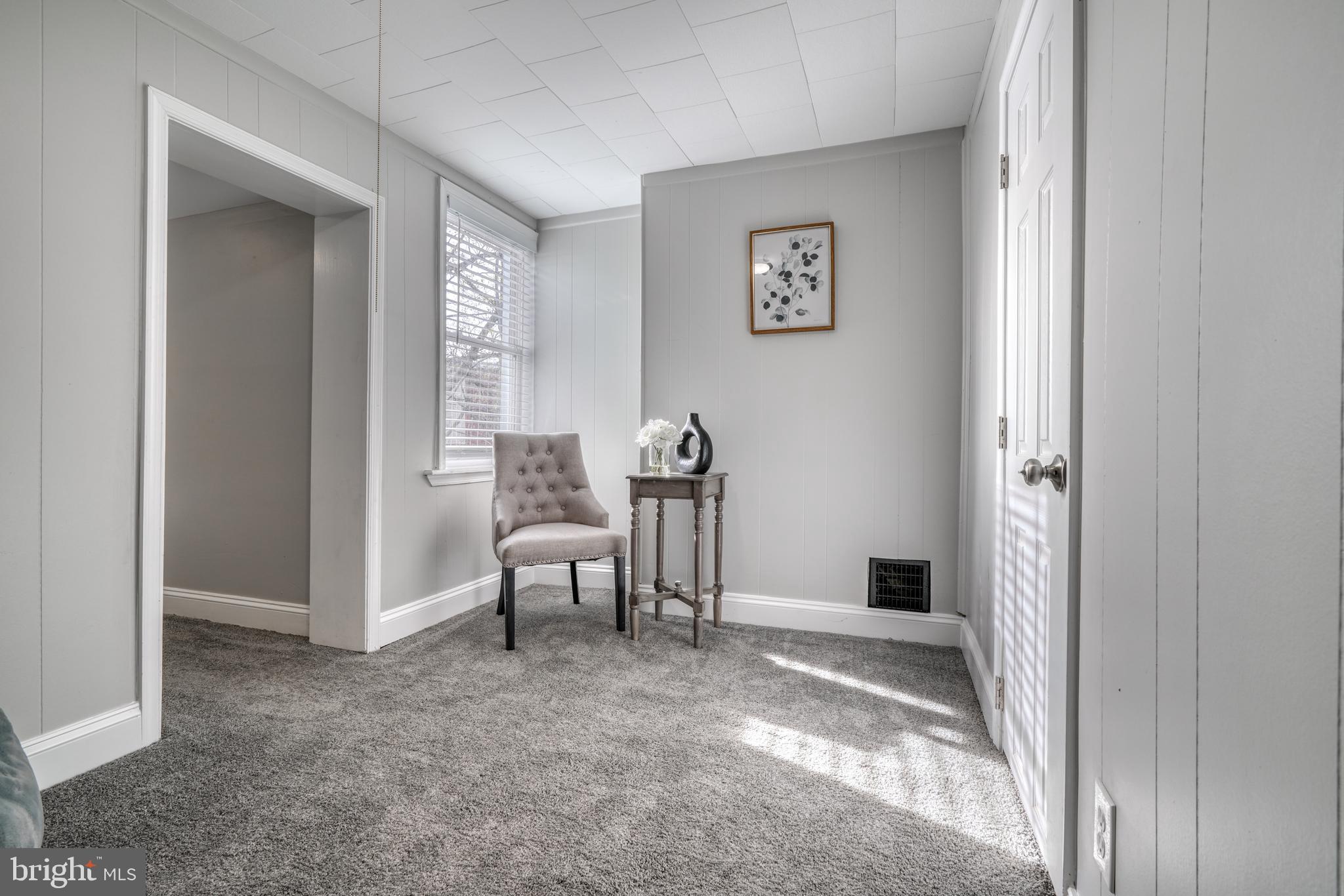 HOLLINS MARKET - Residential