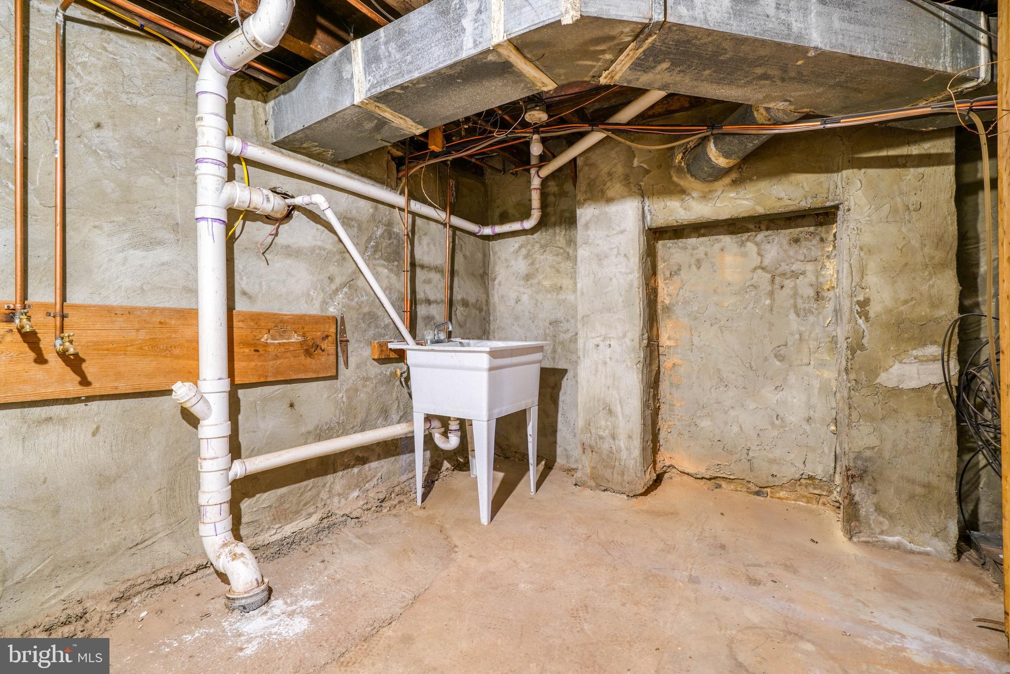 HOLLINS MARKET - Residential