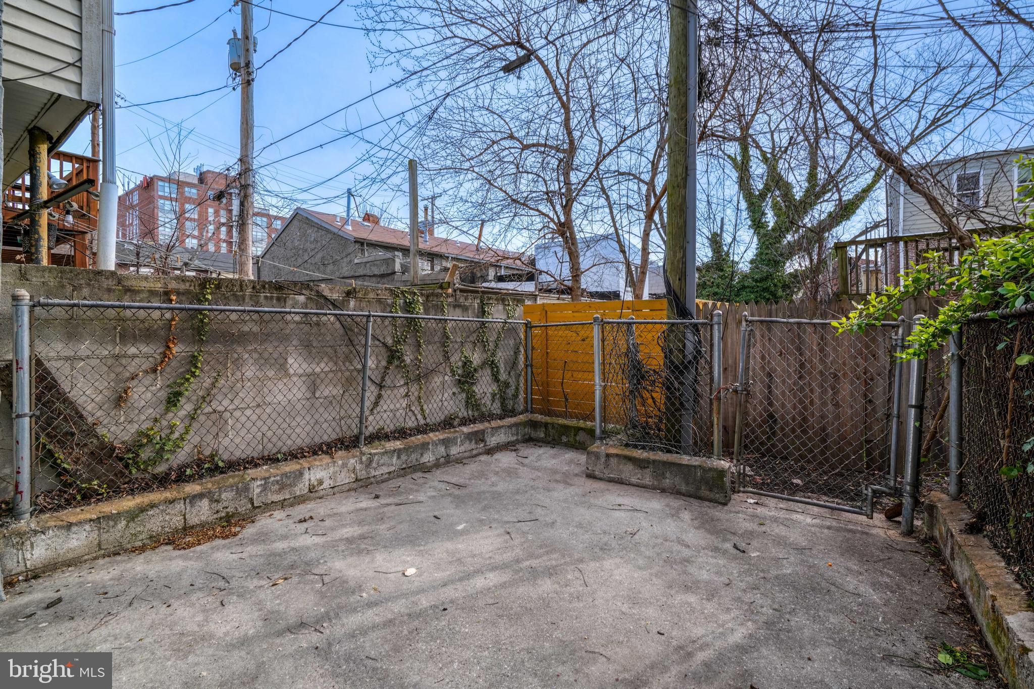 HOLLINS MARKET - Residential