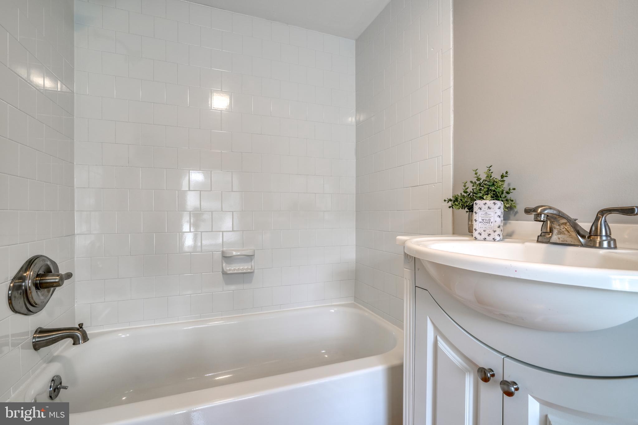 HOLLINS MARKET - Residential