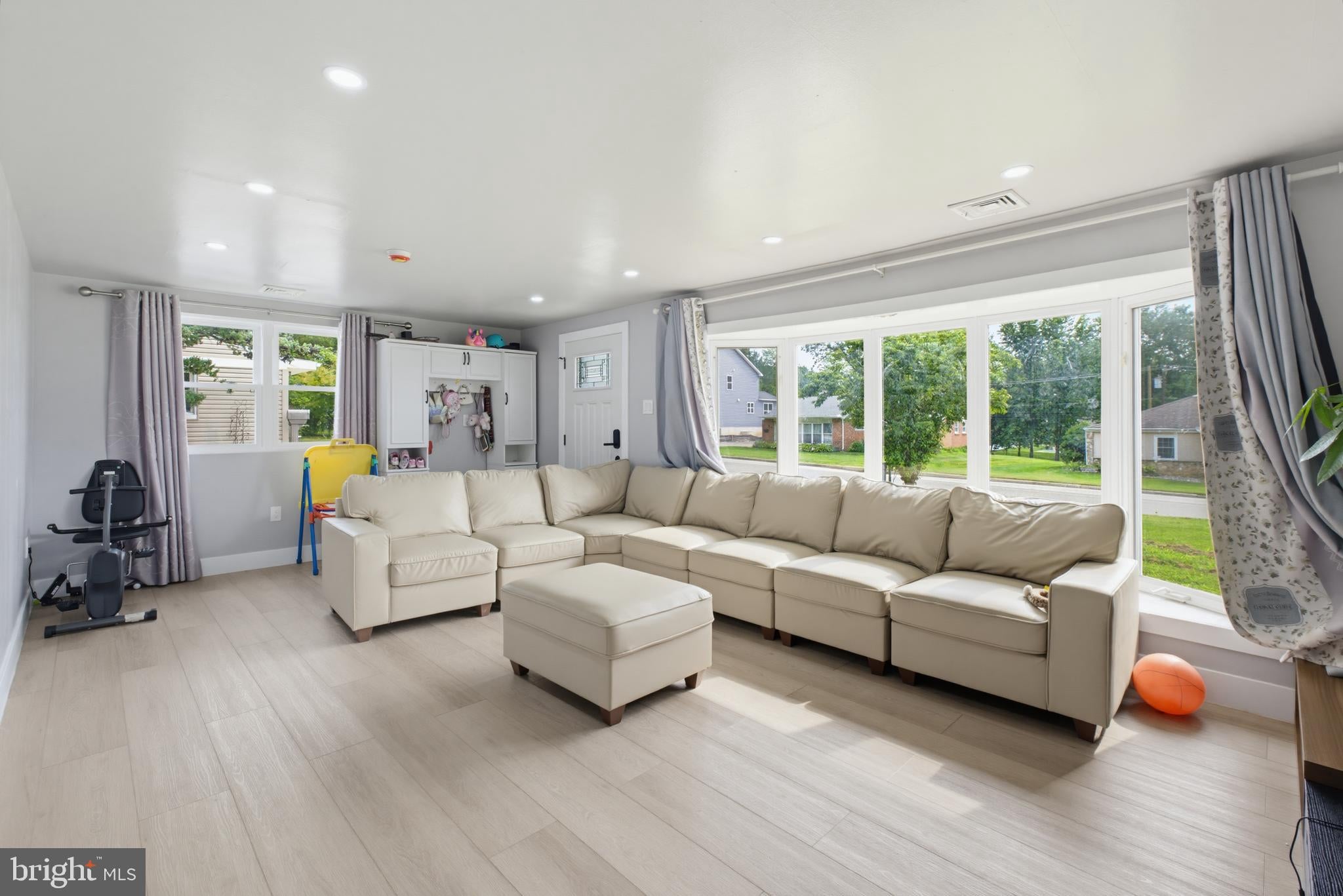 737 WOODBROOK LANE