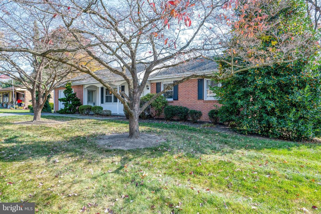 Photo of 41 Dawn Avenue, Akron, PA 17501 (MLS # PALA2059688)