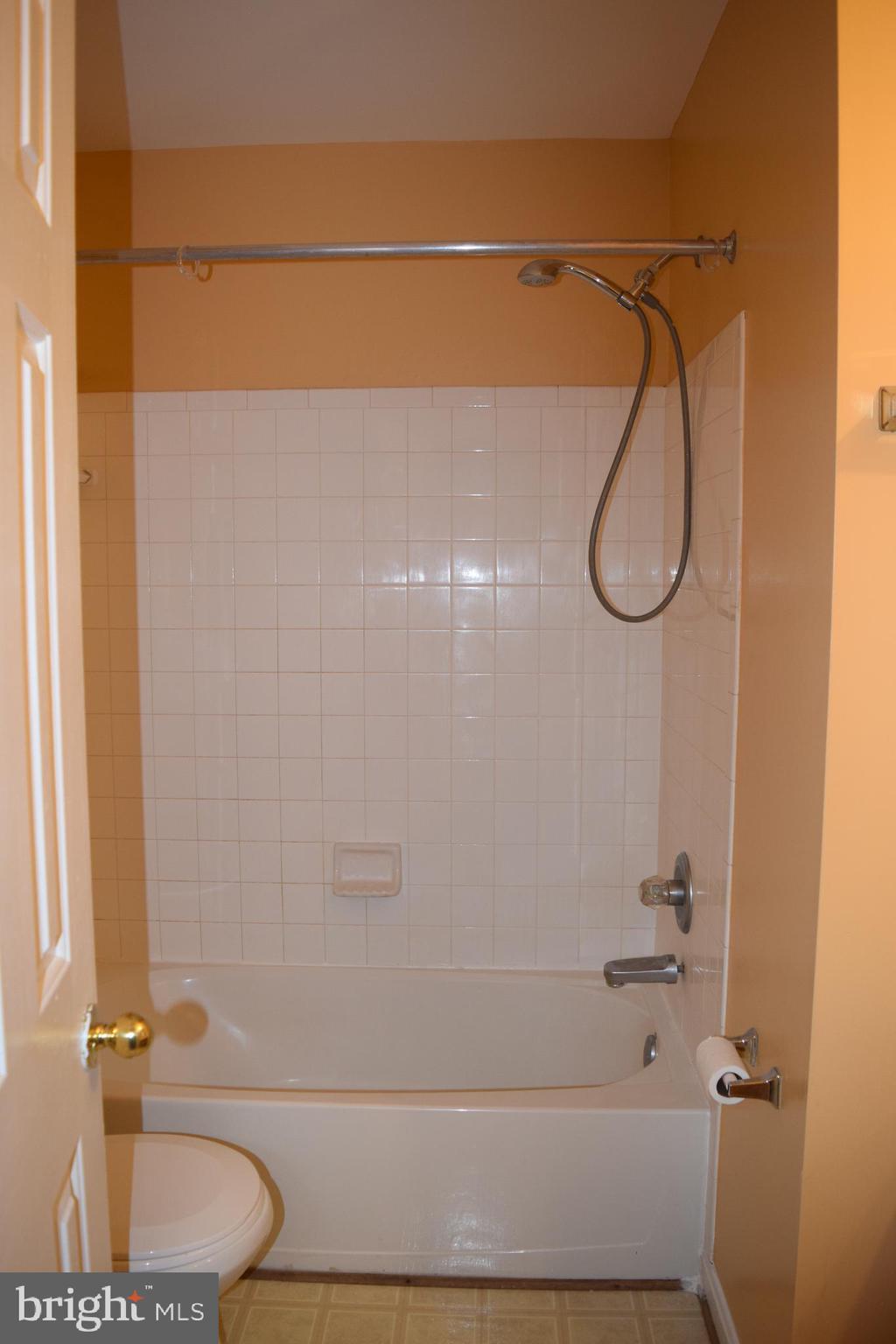 COLONY SQUARE- RSB PT PA - Residential Lease