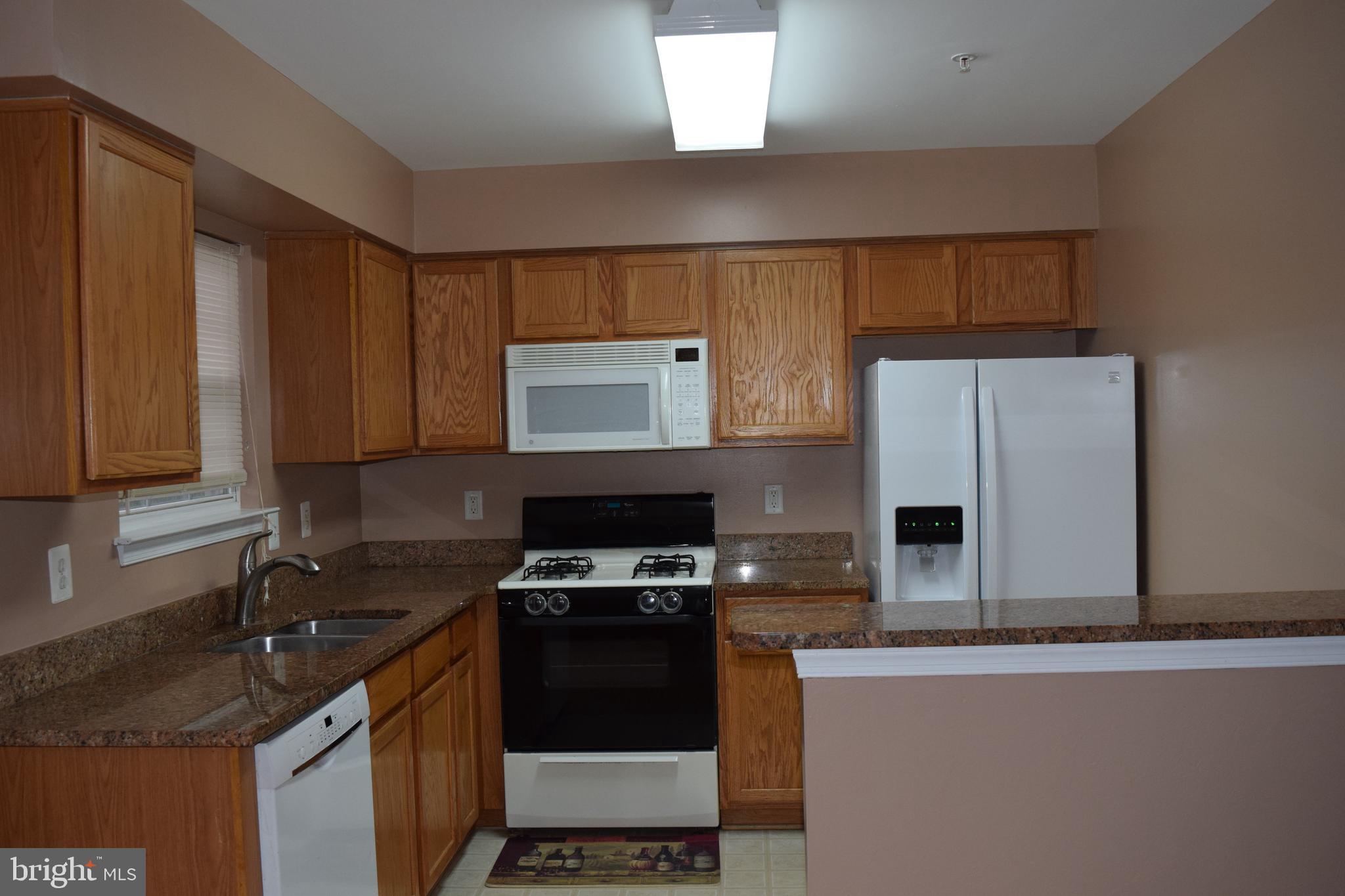 COLONY SQUARE- RSB PT PA - Residential Lease