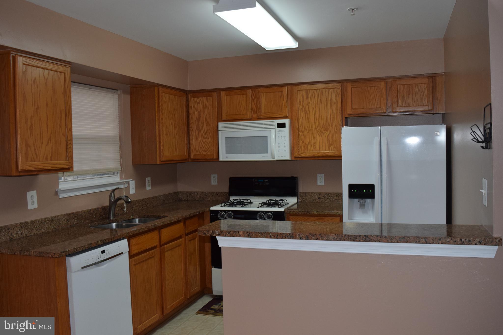 COLONY SQUARE- RSB PT PA - Residential Lease