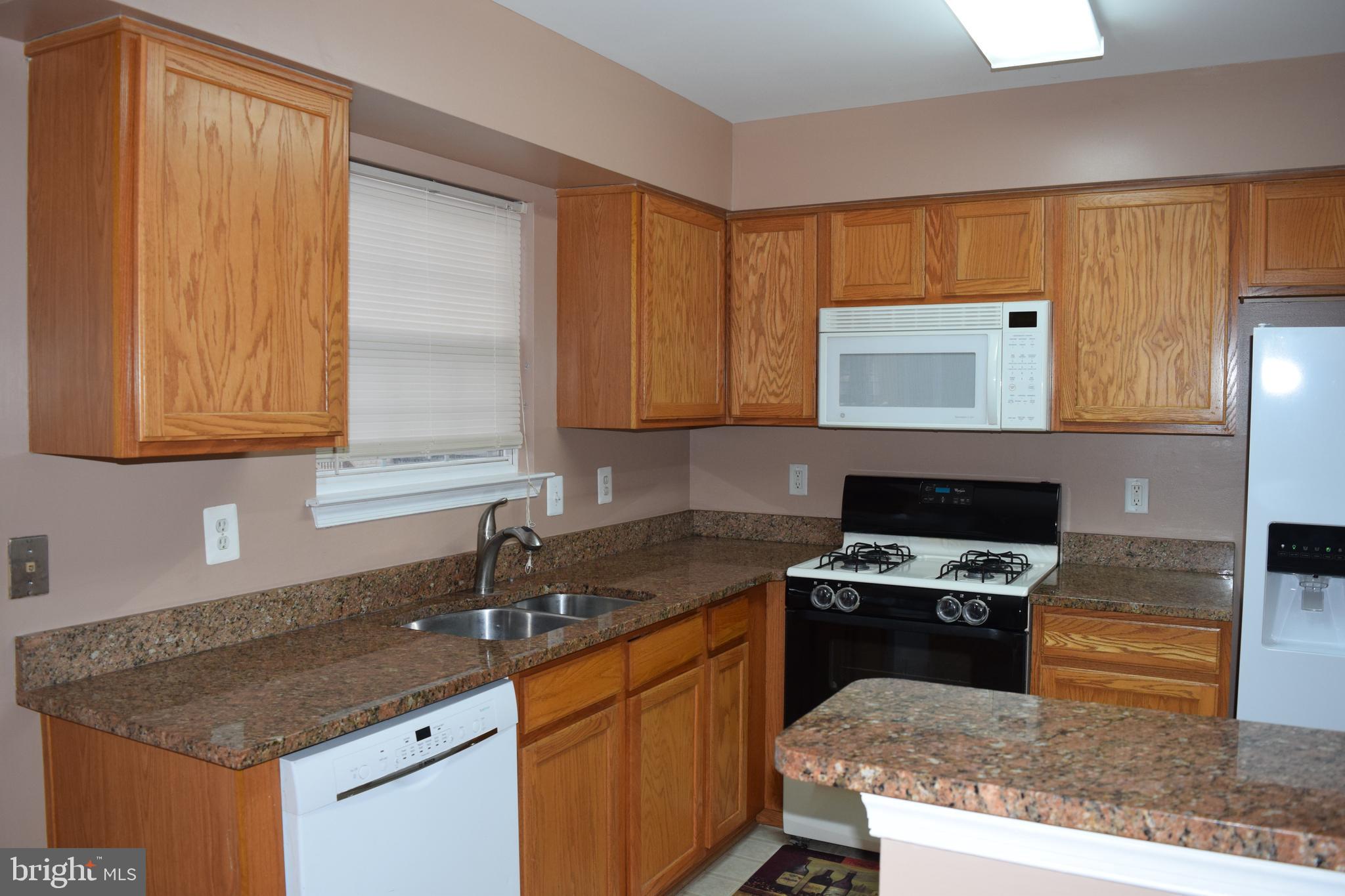 COLONY SQUARE- RSB PT PA - Residential Lease