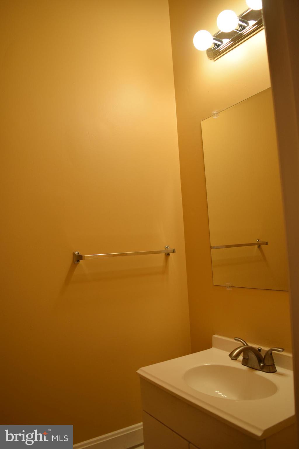 COLONY SQUARE- RSB PT PA - Residential Lease