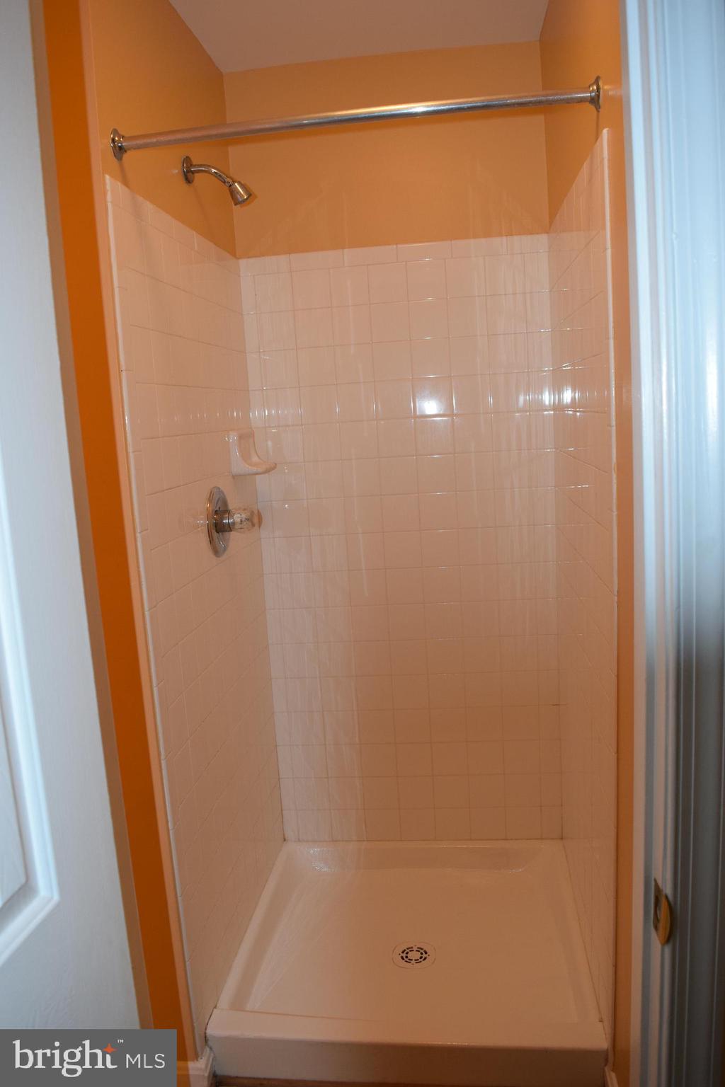 COLONY SQUARE- RSB PT PA - Residential Lease