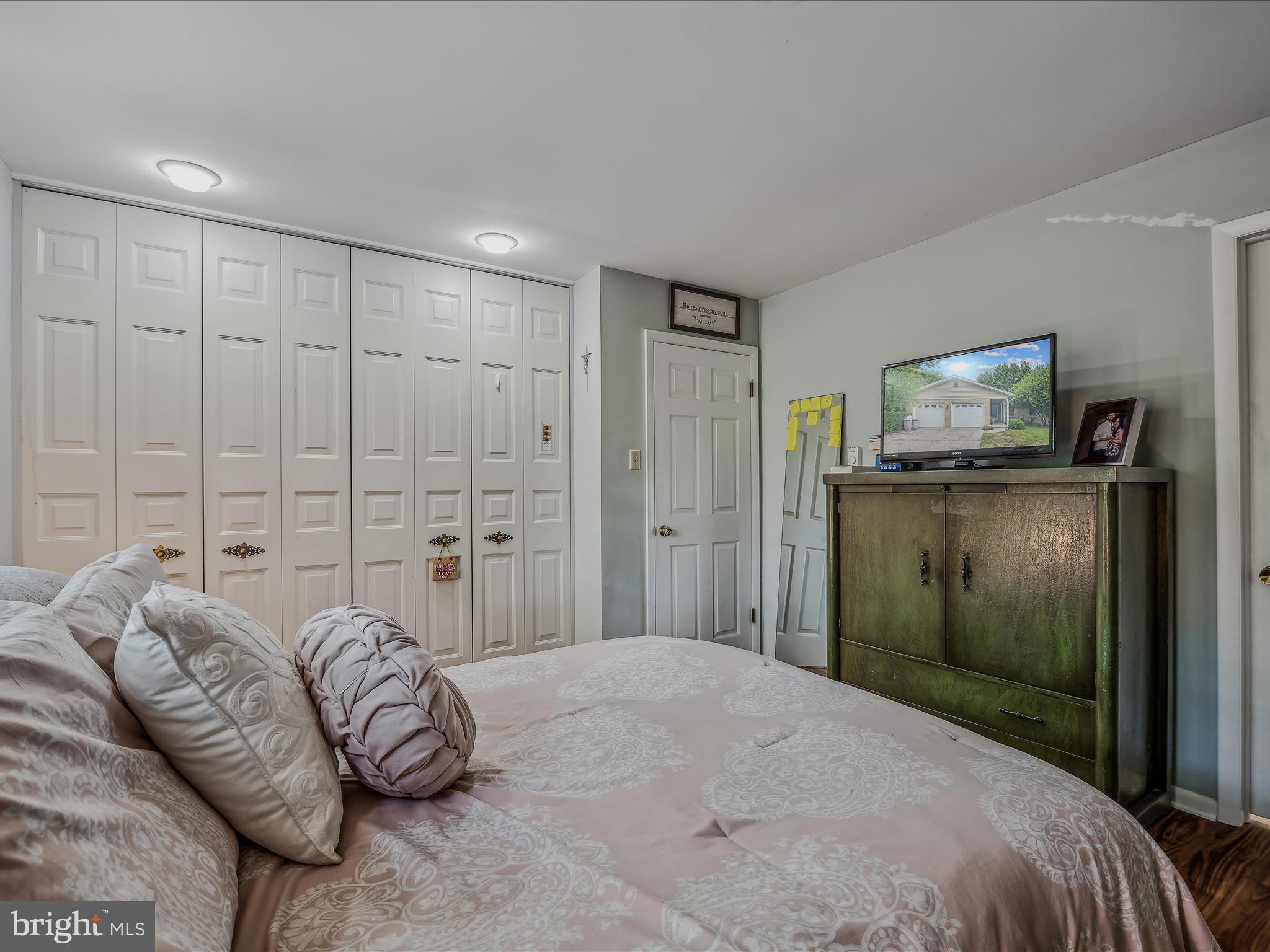 MEADOWBROOK - Residential